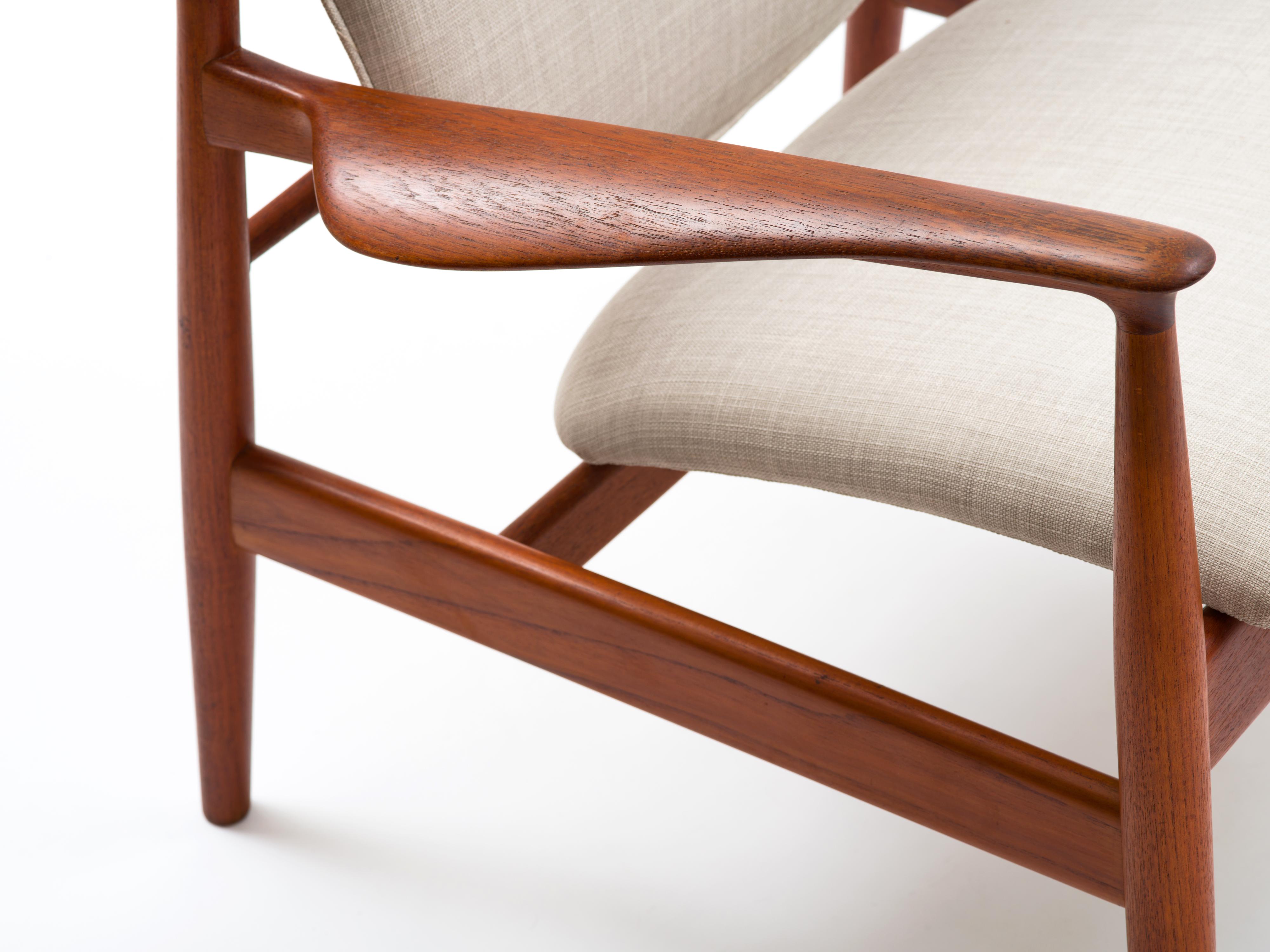Finn Juhl Lounge Chair Model FD 136 in Teak For Sale 2