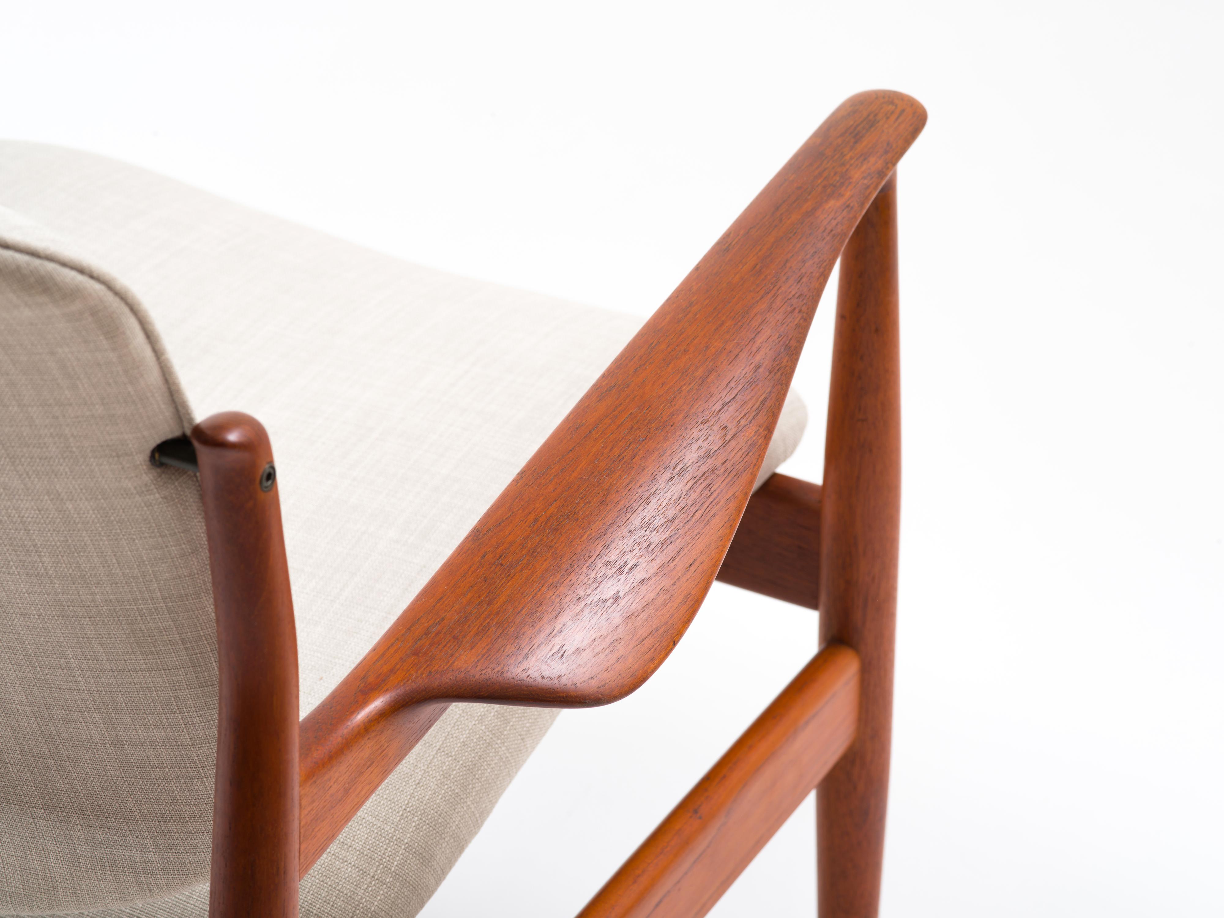 Finn Juhl Lounge Chair Model FD 136 in Teak For Sale 3