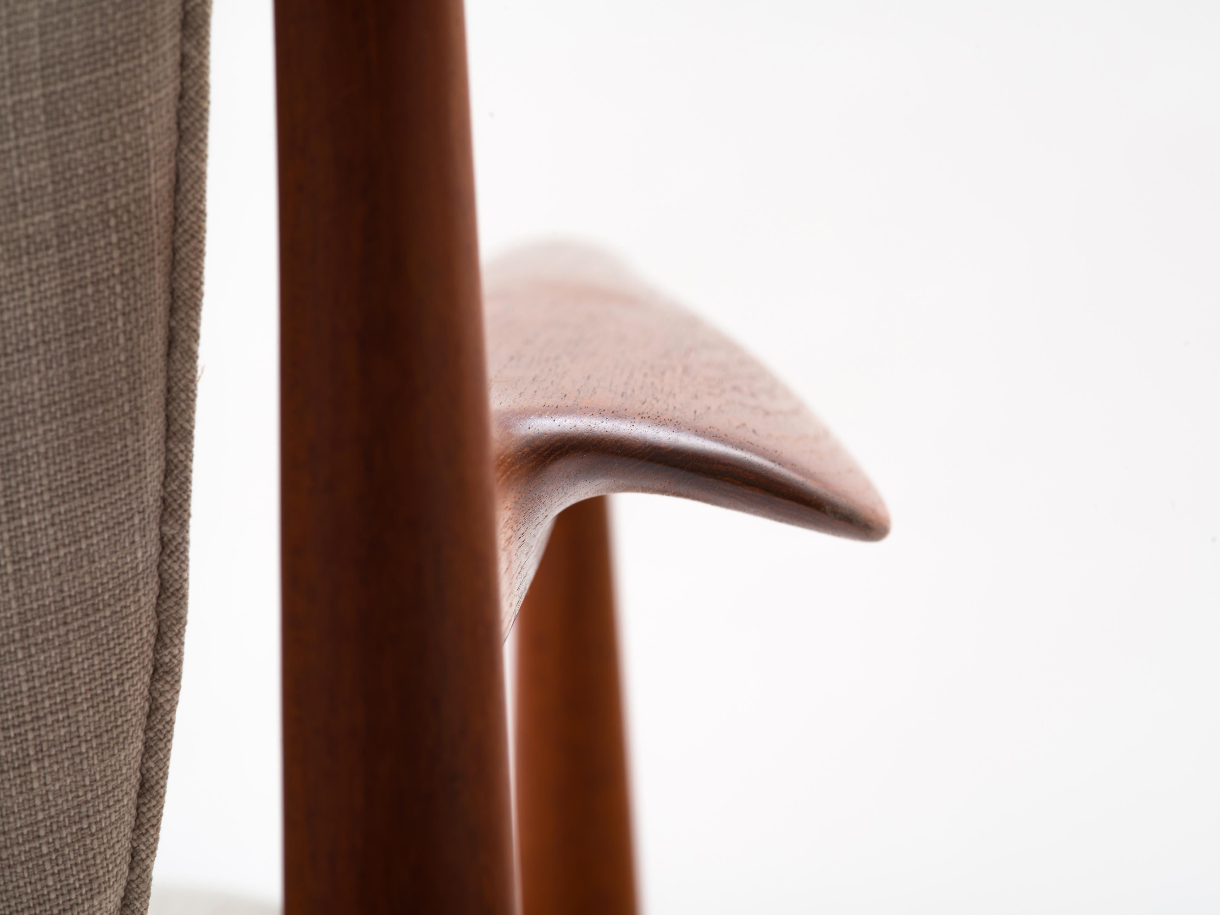 Finn Juhl Lounge Chair Model FD 136 in Teak For Sale 4