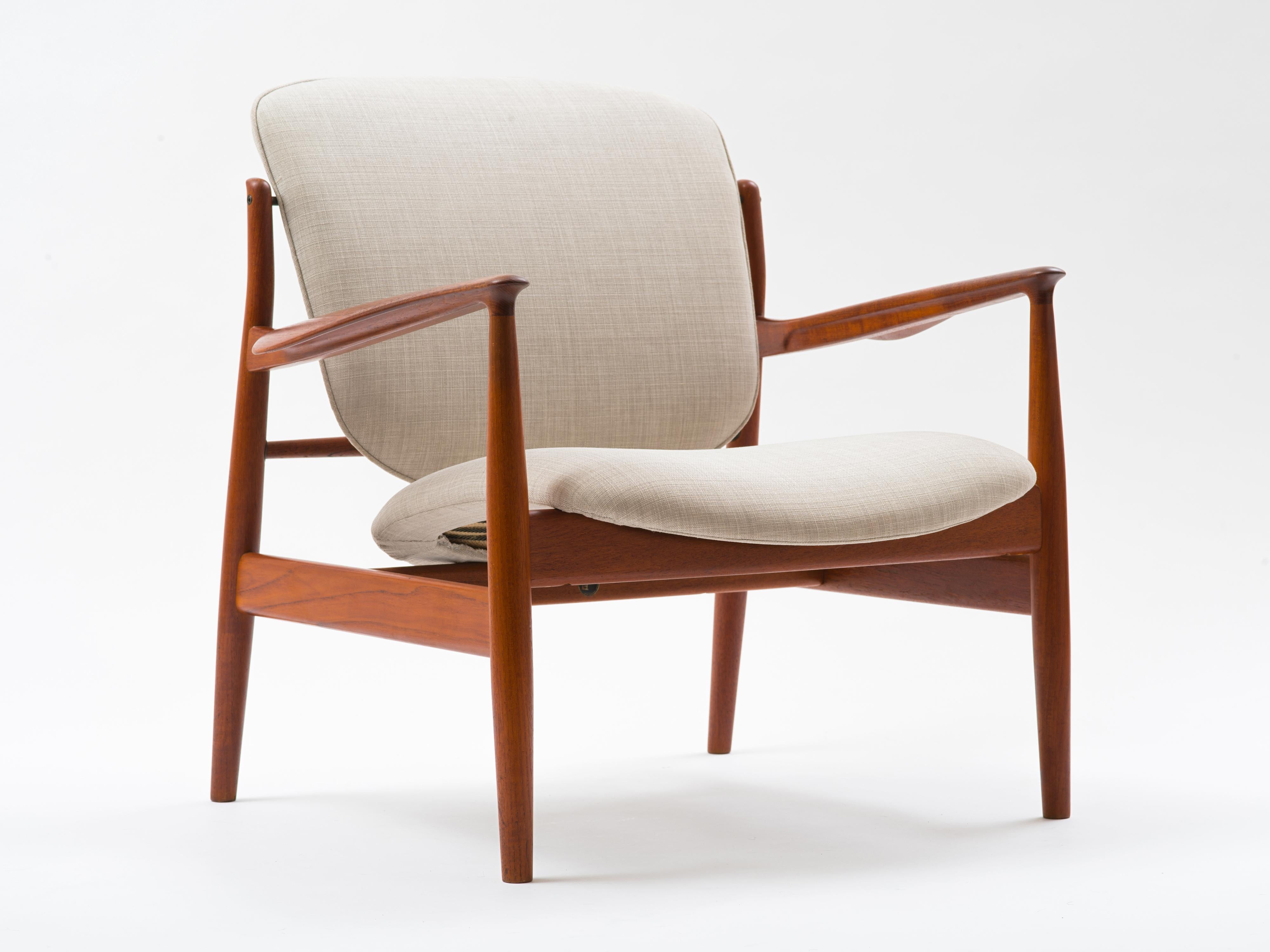 Lounge chair model number FD 136 designed by Finn Juhl for France & Son, Denmark, with a curved backrest and an undulating seat that float within a spare, elegant frame. This example belonged to a Danish expat who was a finish carpenter by trade and