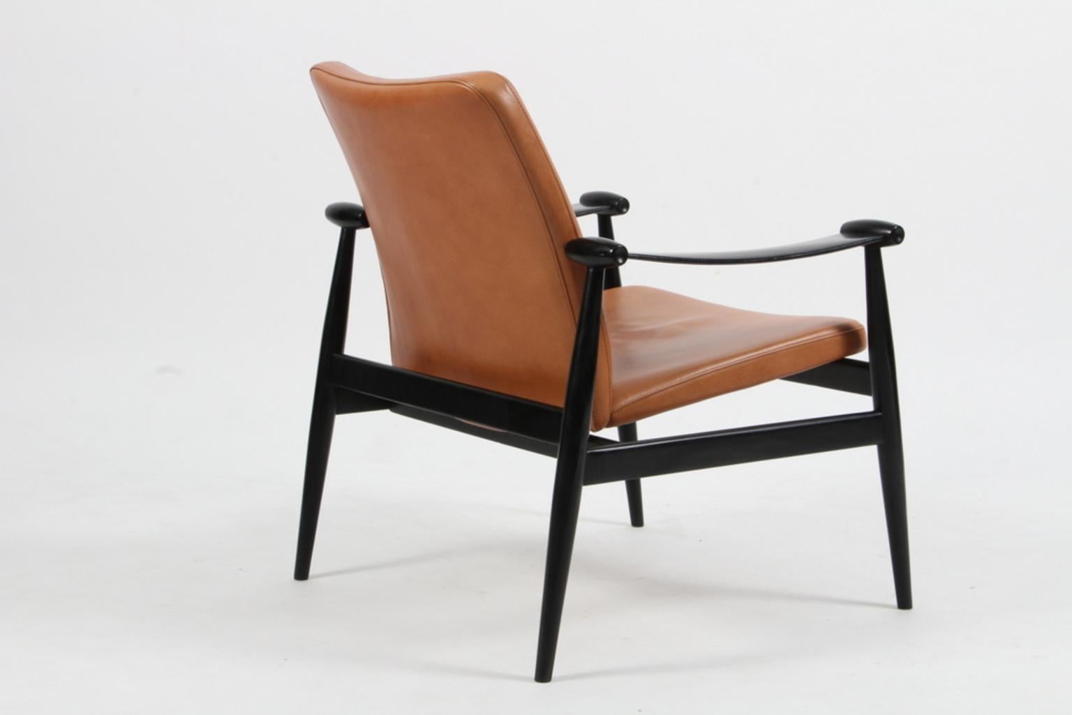 Scandinavian Modern Finn Juhl Lounge Chair, Spade Stolen FD133, Black Lacquered and Cognac Leather