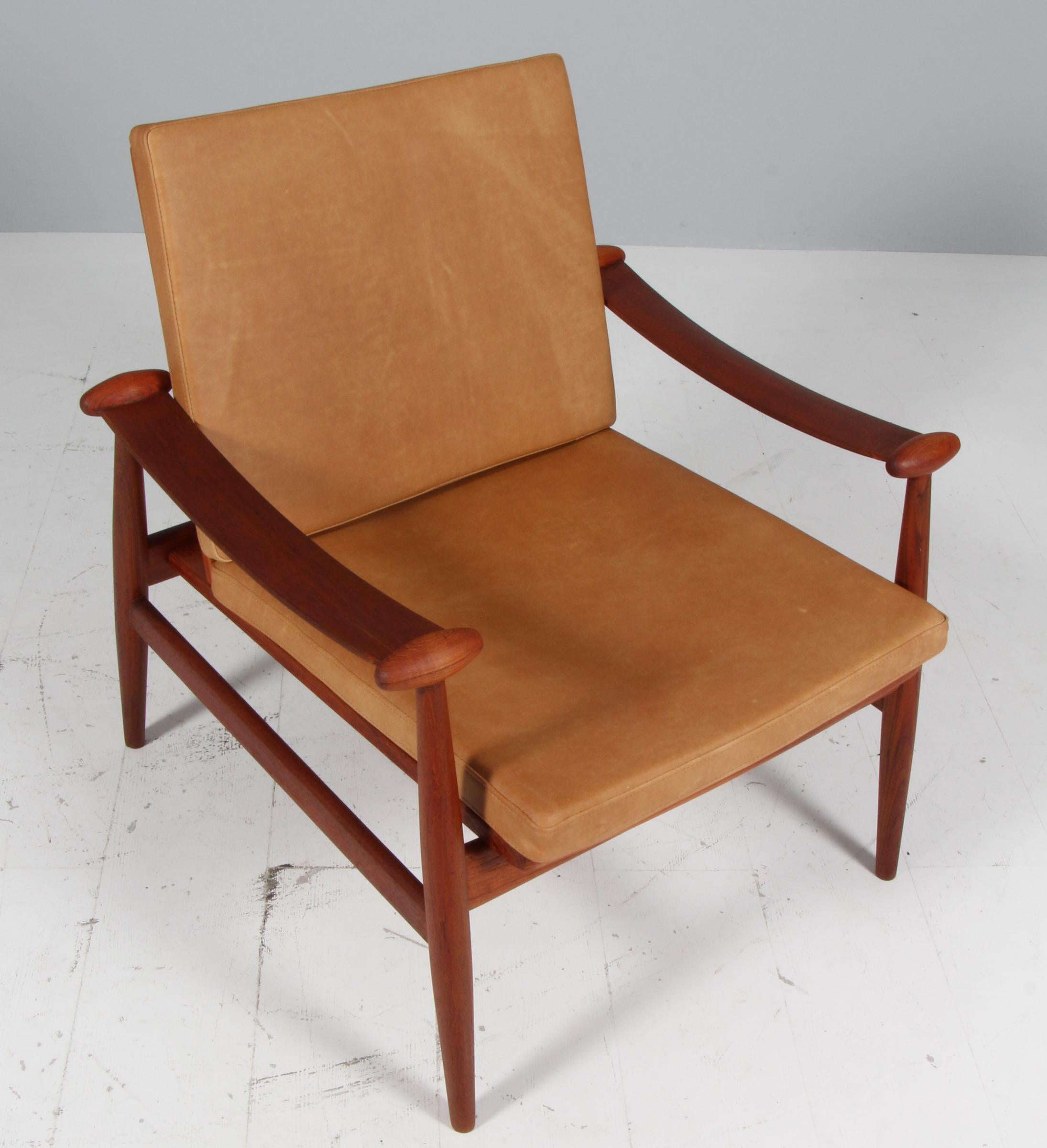Finn Juhl Lounge Chair, Spade Stolen FD133, Teak und Cognac Leder (Skandinavische Moderne) im Angebot