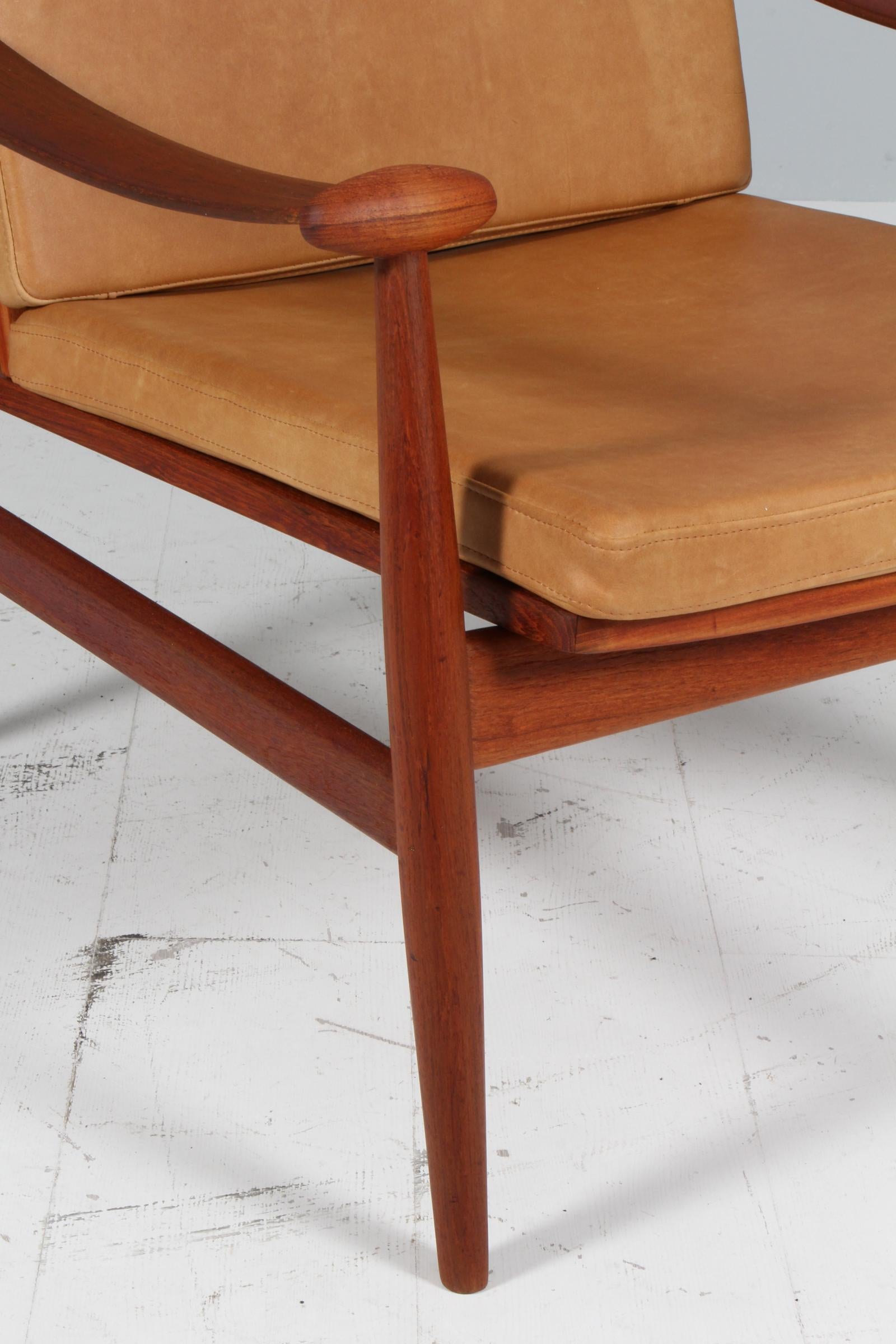 Finn Juhl Lounge Chair, Spade Stolen FD133, Teak und Cognac Leder (Mitte des 20. Jahrhunderts) im Angebot