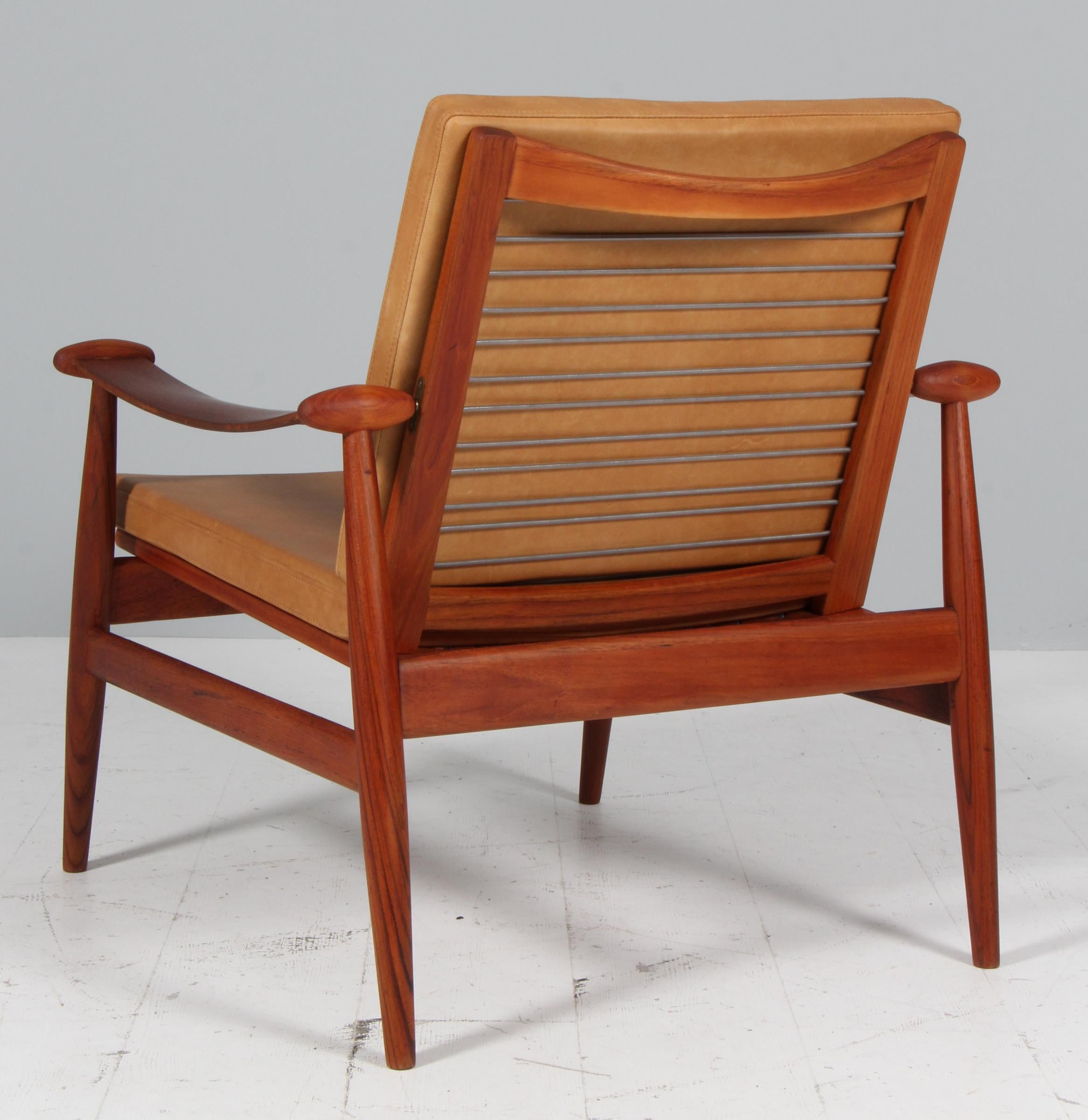 Finn Juhl Lounge Chair, Spade Stolen FD133, Teak und Cognac Leder im Angebot 1