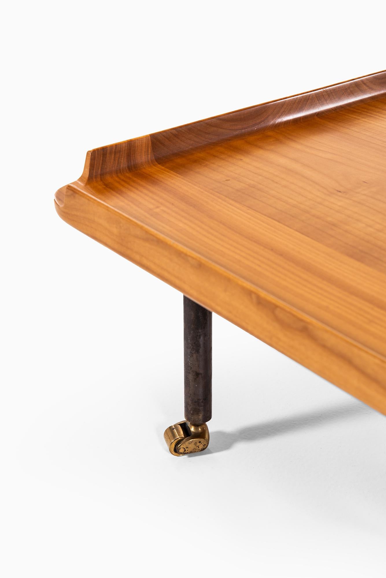 Finn Juhl low table by cabinetmaker Niels Roth Andersen in Denmark In Good Condition For Sale In Limhamn, Skåne län