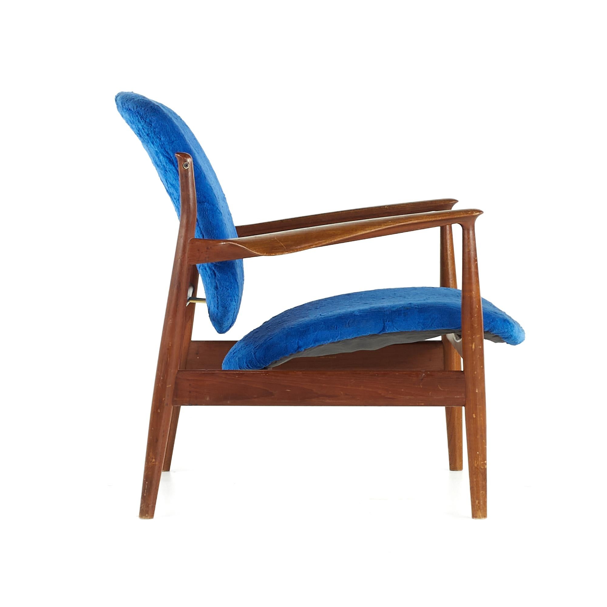 Paire de fauteuils de salon en teck Finn Juhl du milieu du siècle FJ136 en vente 3