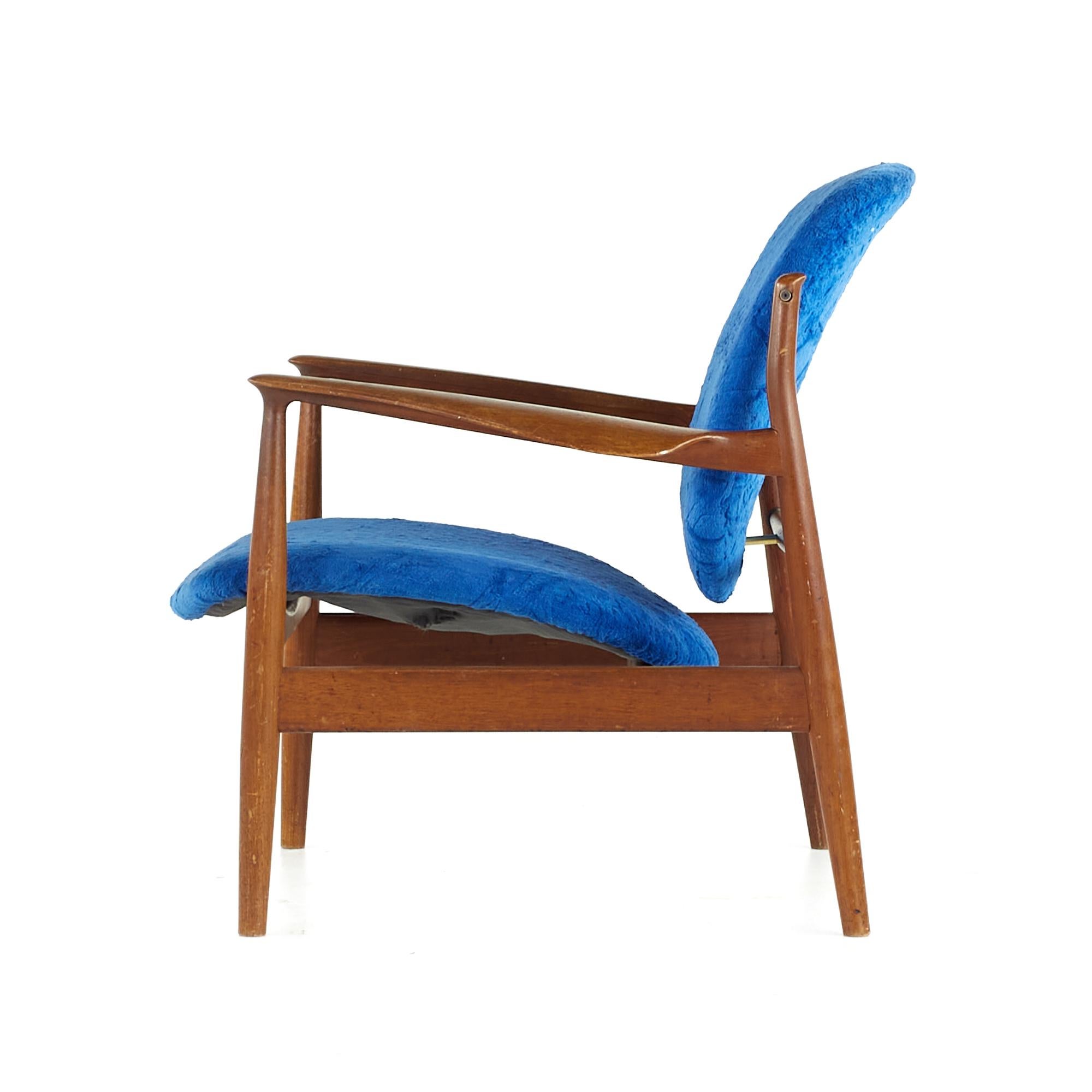 Paire de fauteuils de salon en teck Finn Juhl du milieu du siècle FJ136 en vente 4