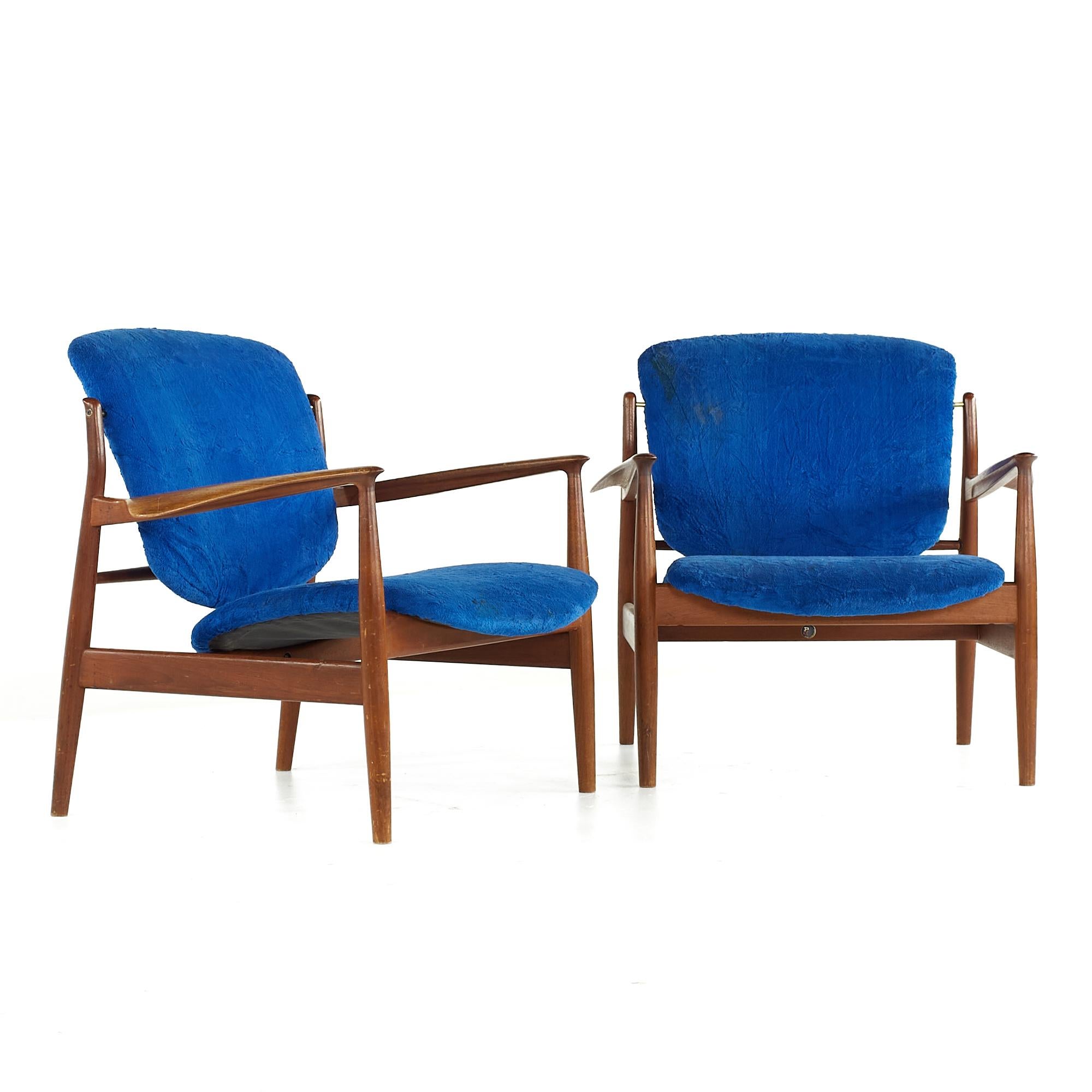 Finn Juhl Mid Century FJ136 Teak Lounge Chairs - Pair

Each chair measures: 31.5 wide x 26 deep x 30.5 high, with a seat height of 14 and arm height/chair clearance 22.75 inches

All pieces of furniture can be had in what we call restored