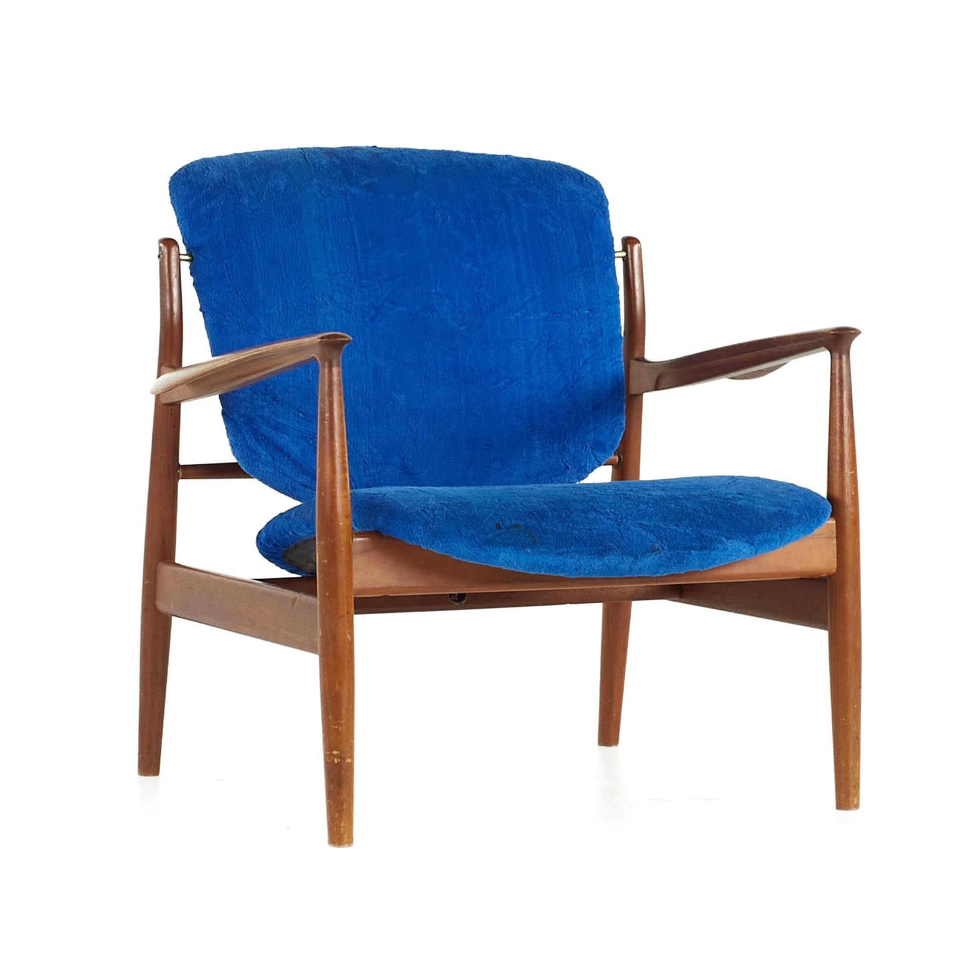 Danish Finn Juhl Midcentury FJ136 Teak Lounge Chairs, Pair For Sale