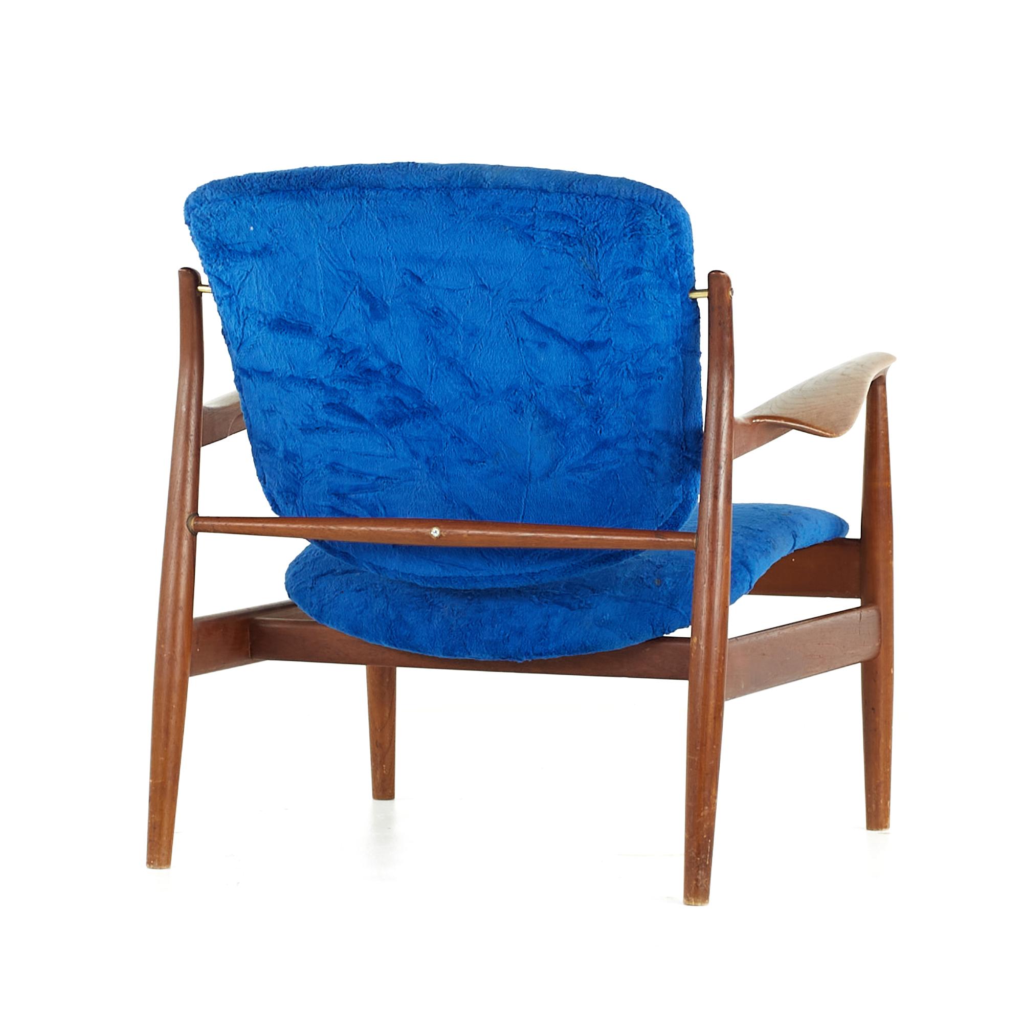 Tissu d'ameublement Paire de fauteuils de salon en teck Finn Juhl du milieu du siècle FJ136 en vente