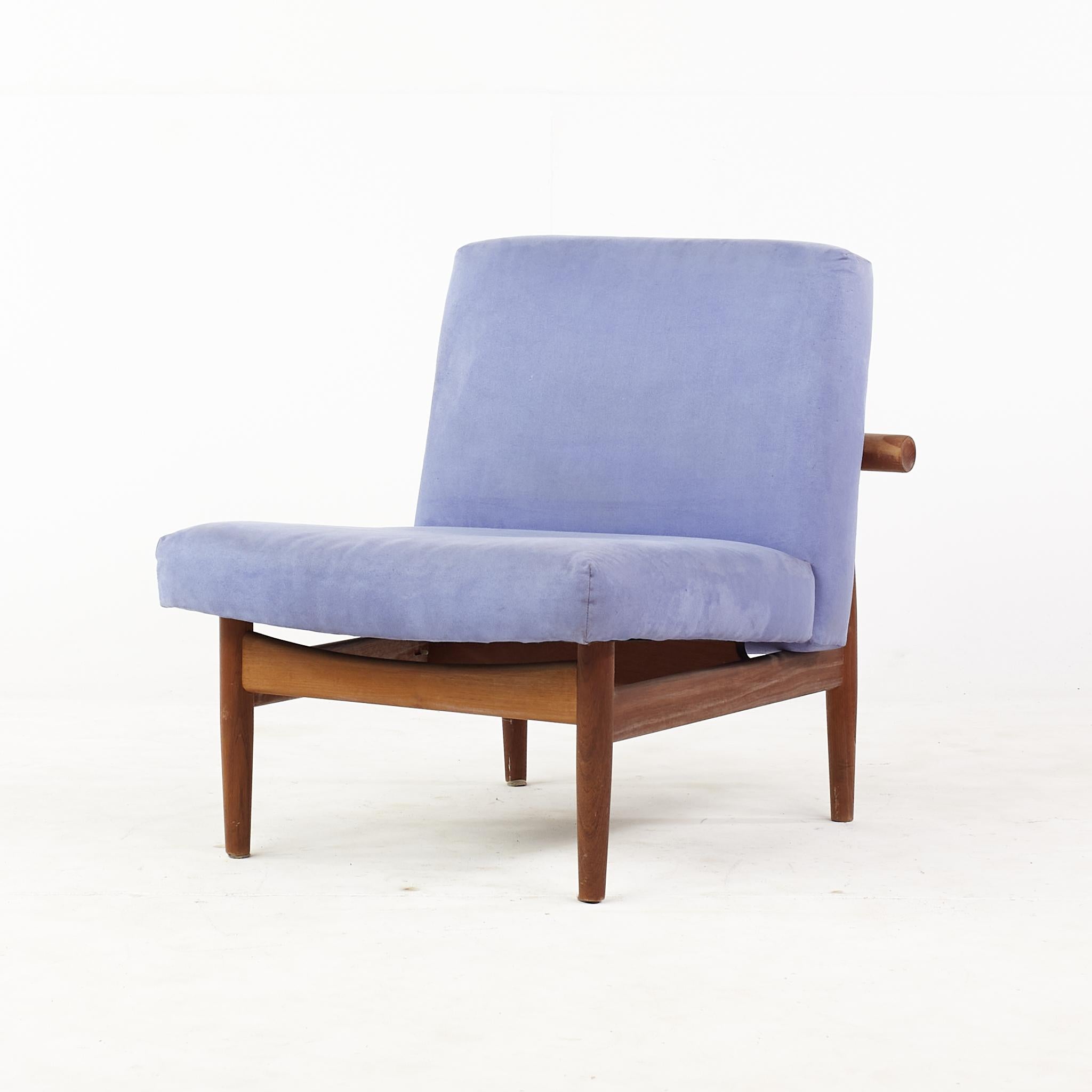 Finn Juhlmid century japan lounge chair

This chair measures: 26.5 wide x 33.5 deep x 28 inches high, with a seat height/chair clearance of 15.75 inches

All pieces of furniture can be had in what we call restored vintage condition. That means the