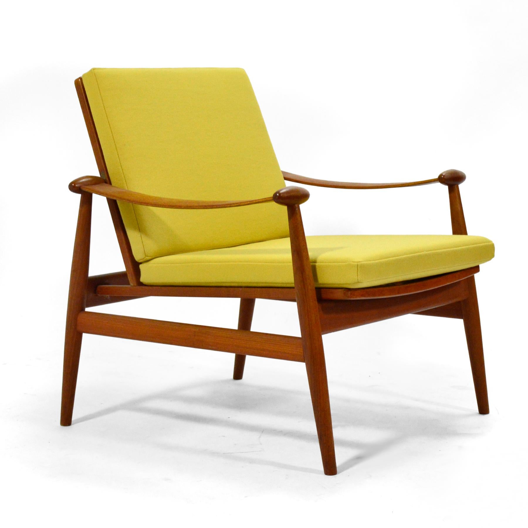 This Finn Juhl model 133 or 