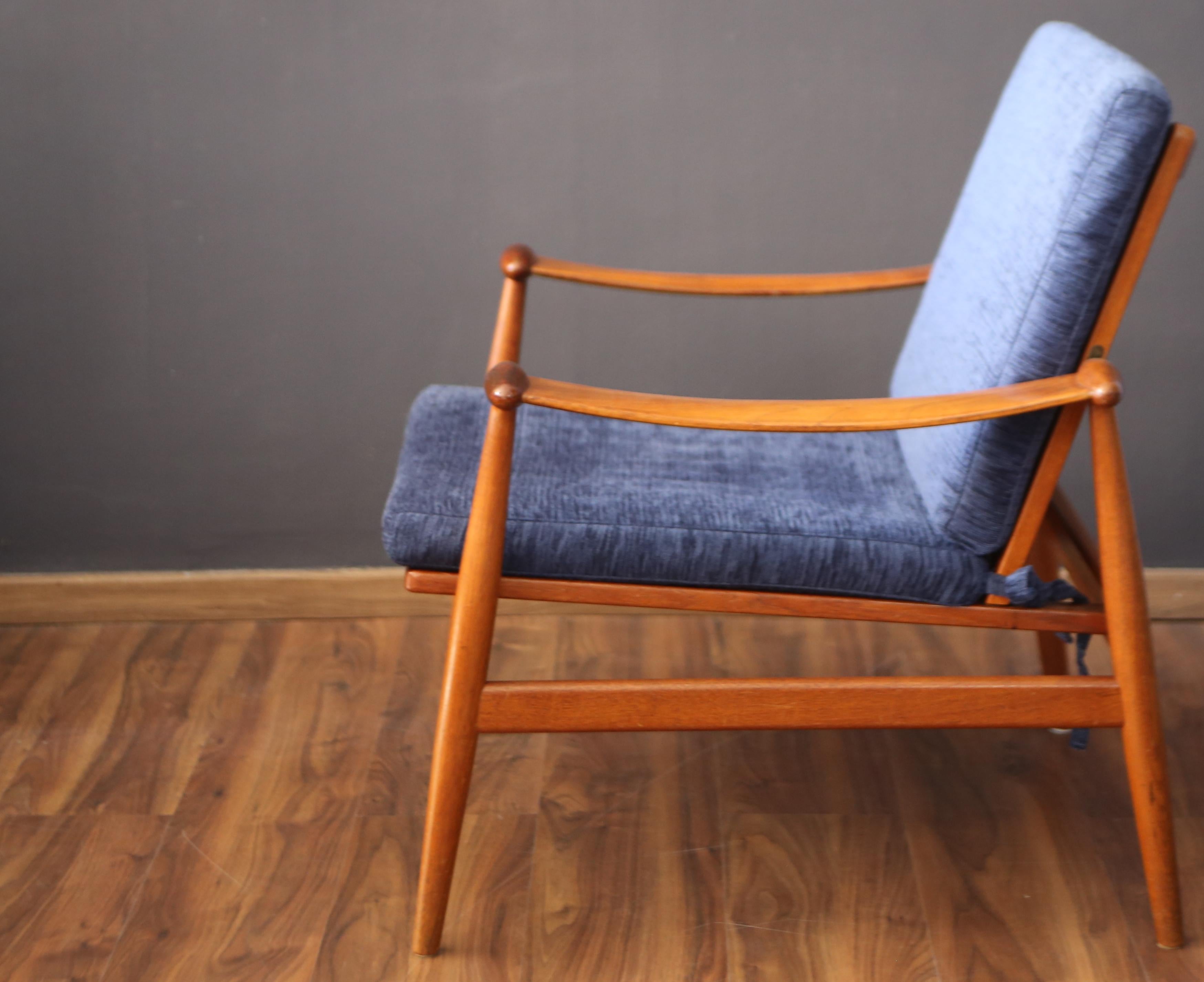 Silla Lounge Finn Juhl Modelo 133 'Spade' de France & Son Tela en venta