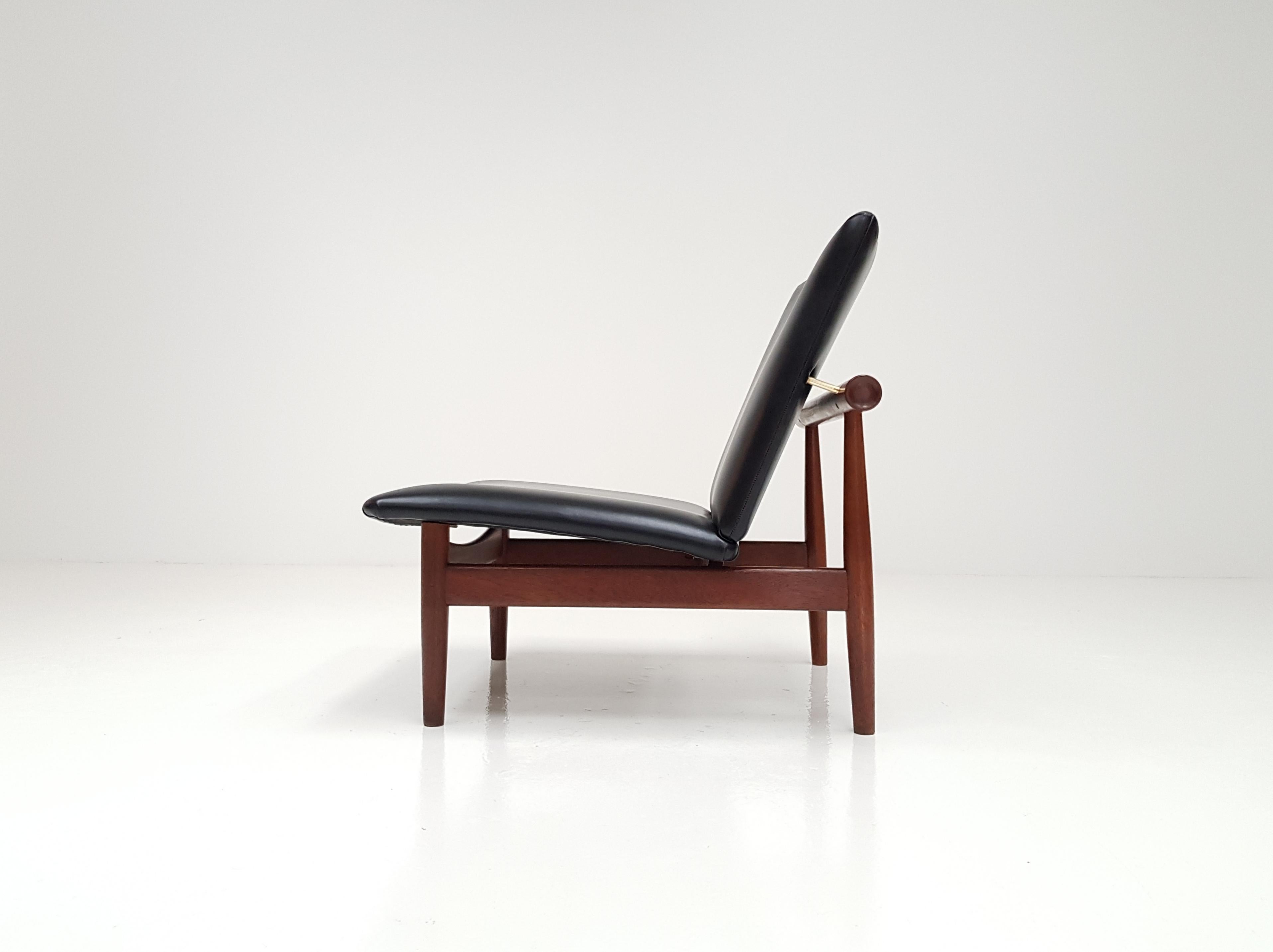 A model 137 lounge chair by Danish Icon Finn Juhl for France and Son, also called the Japan chair from where the chair was inspired.

Fully restored and newly reupholstered in black full grain aniline leather.

    



