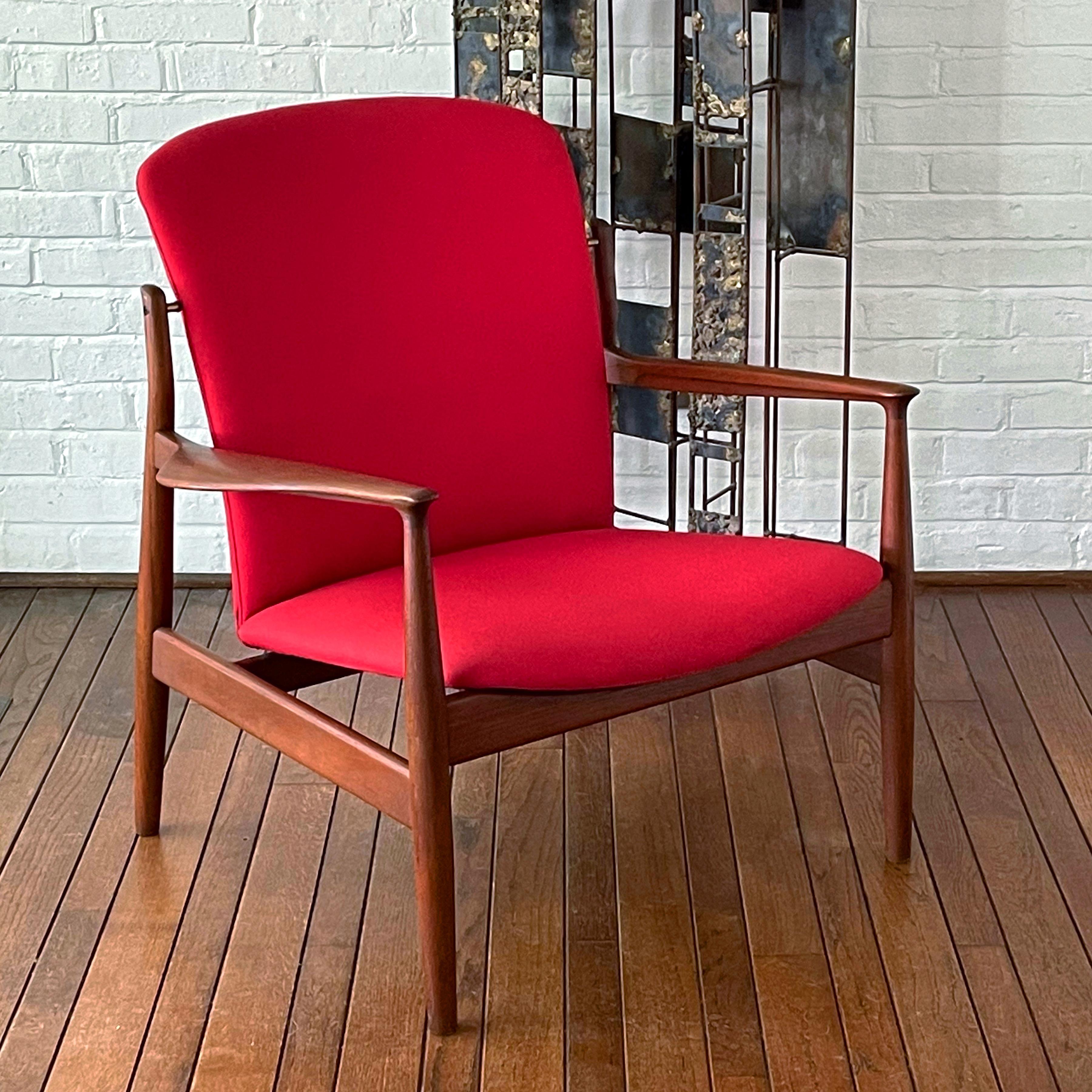 Finn Juhl Model 141 Lounge Chair For Sale 3