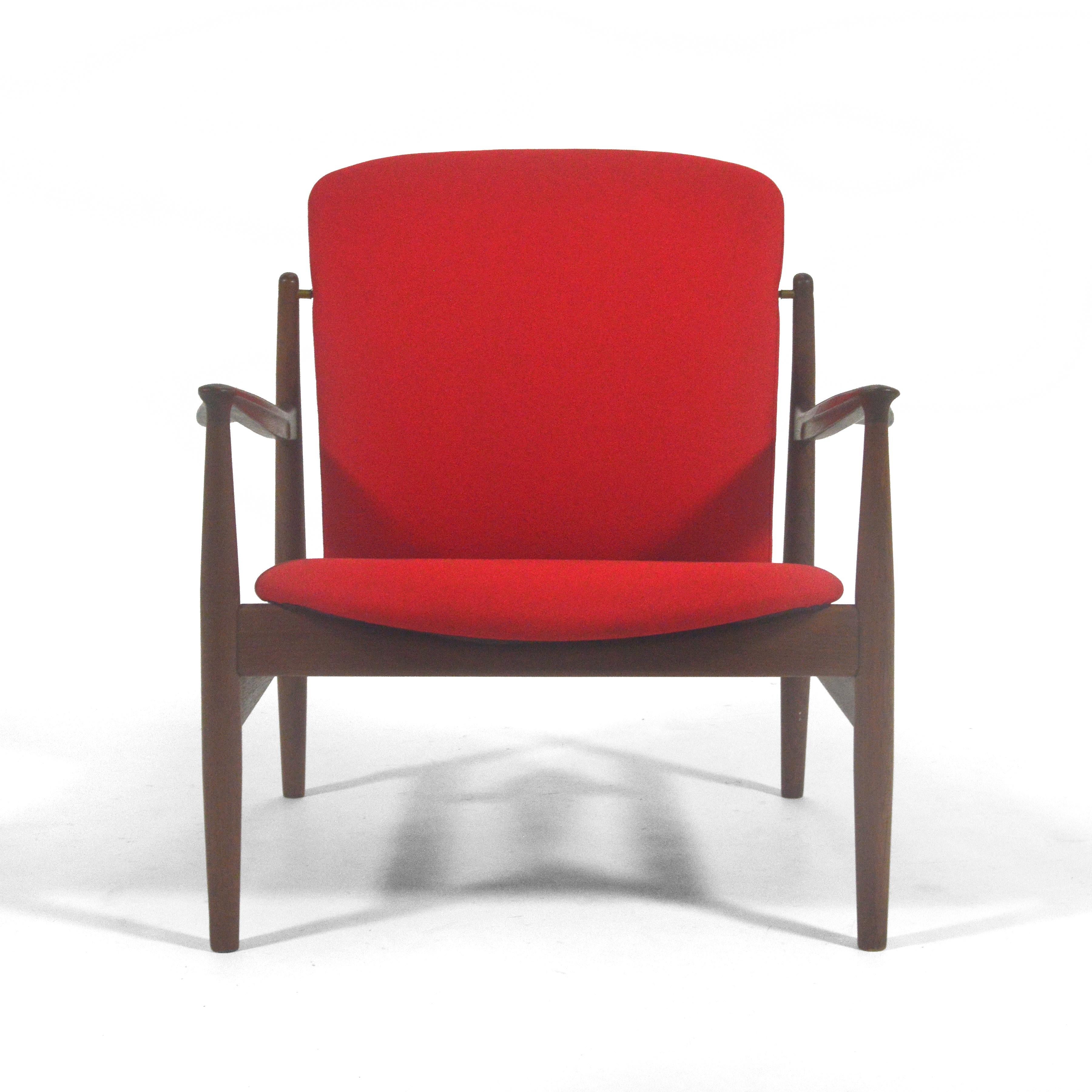 Scandinavian Modern Finn Juhl Model 141 Lounge Chair For Sale