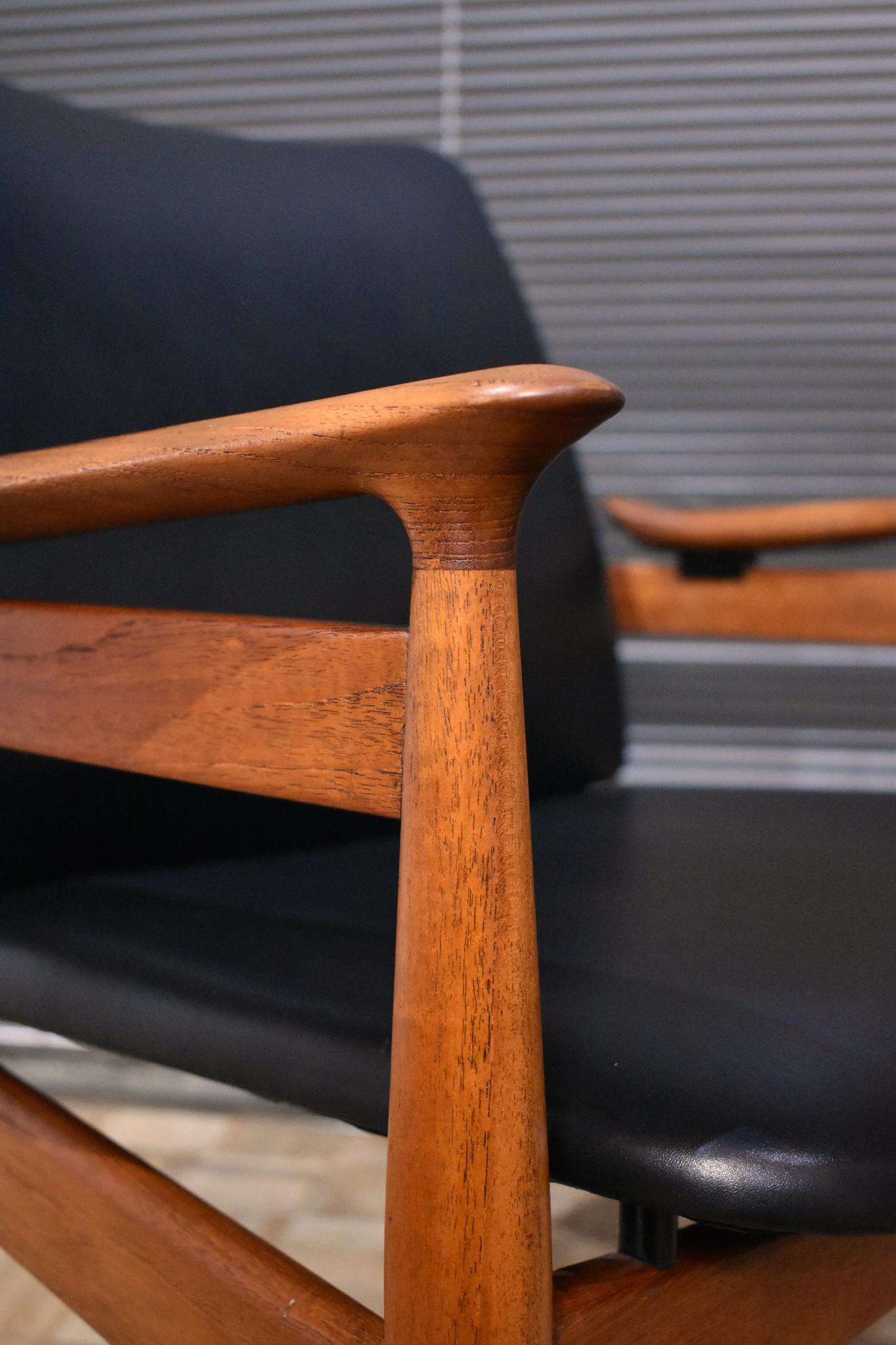 An incredibly rare Model 192 teak and leather chair designed by Finn Juhl in the late 1950s.

Full of sculpture and eccentricities there can be no doubt who the designer of this chair is. It is an absolute triumph and also very comfortable to