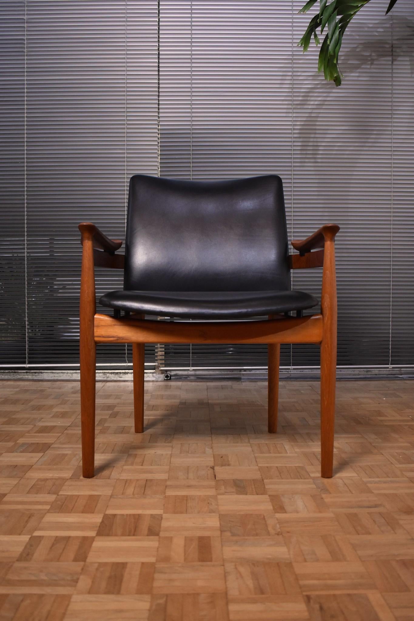 Finn Juhl Model 192 Teak and Leather Armchair For France & Son, Denmark In Good Condition In Shepperton, Surrey