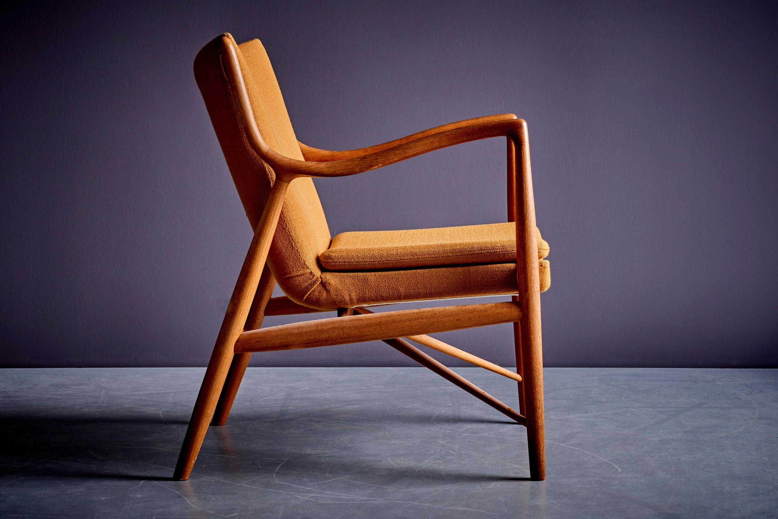 Poltrona Finn Juhl Model 45 rivestita in tessuto by House of Finn Juhl In condizioni buone in vendita a Berlin, DE