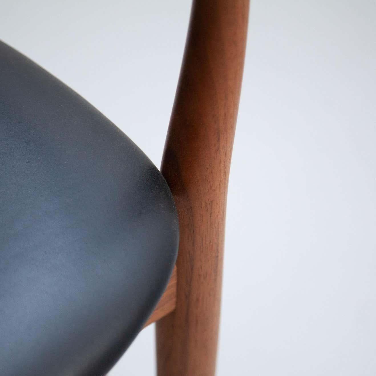 Finn Juhl Model 46 Armchair in Walnut and Black Leather by House of Finn Juhl For Sale 4