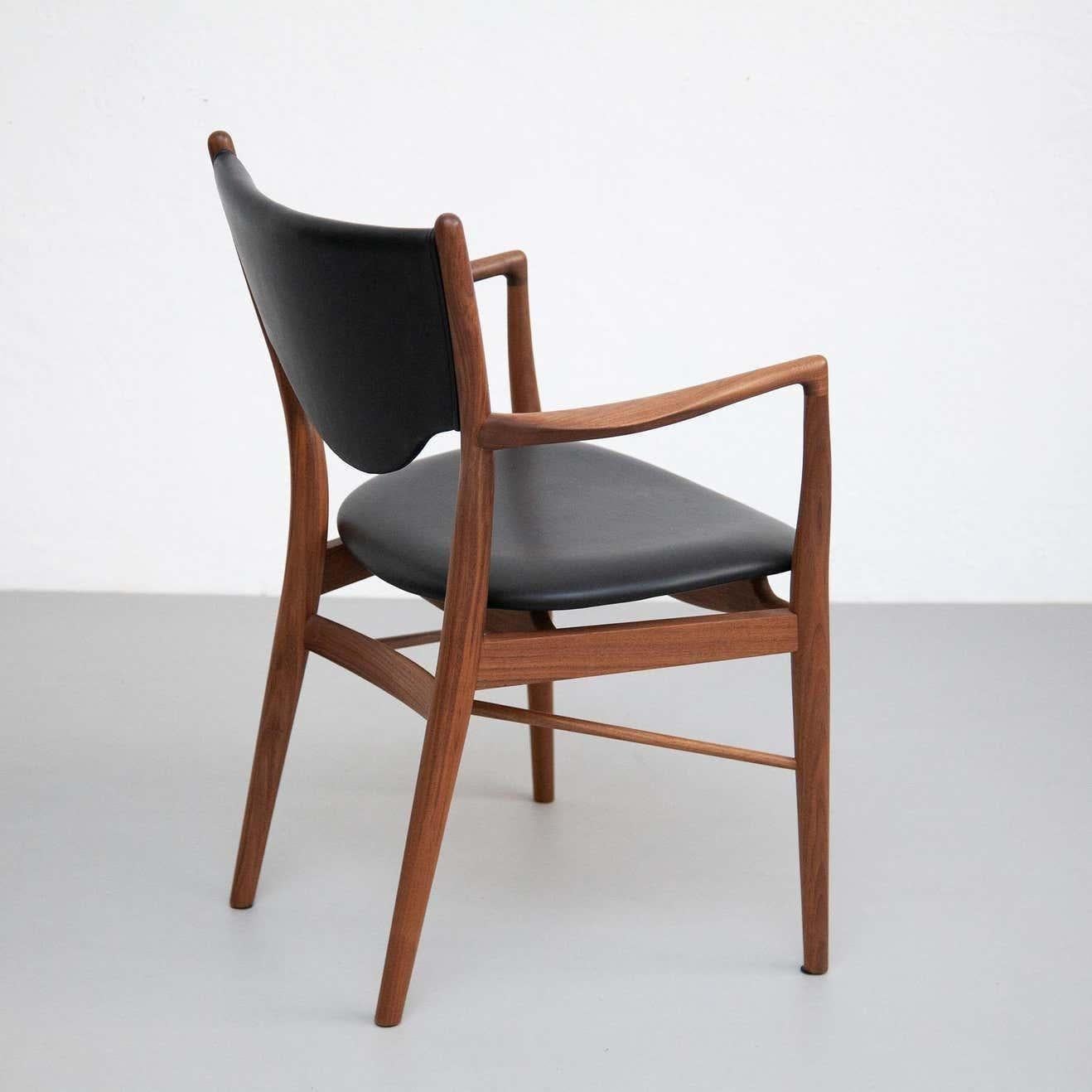 Mid-Century Modern Finn Juhl Model 46 Armchair in Walnut and Black Leather by House of Finn Juhl For Sale
