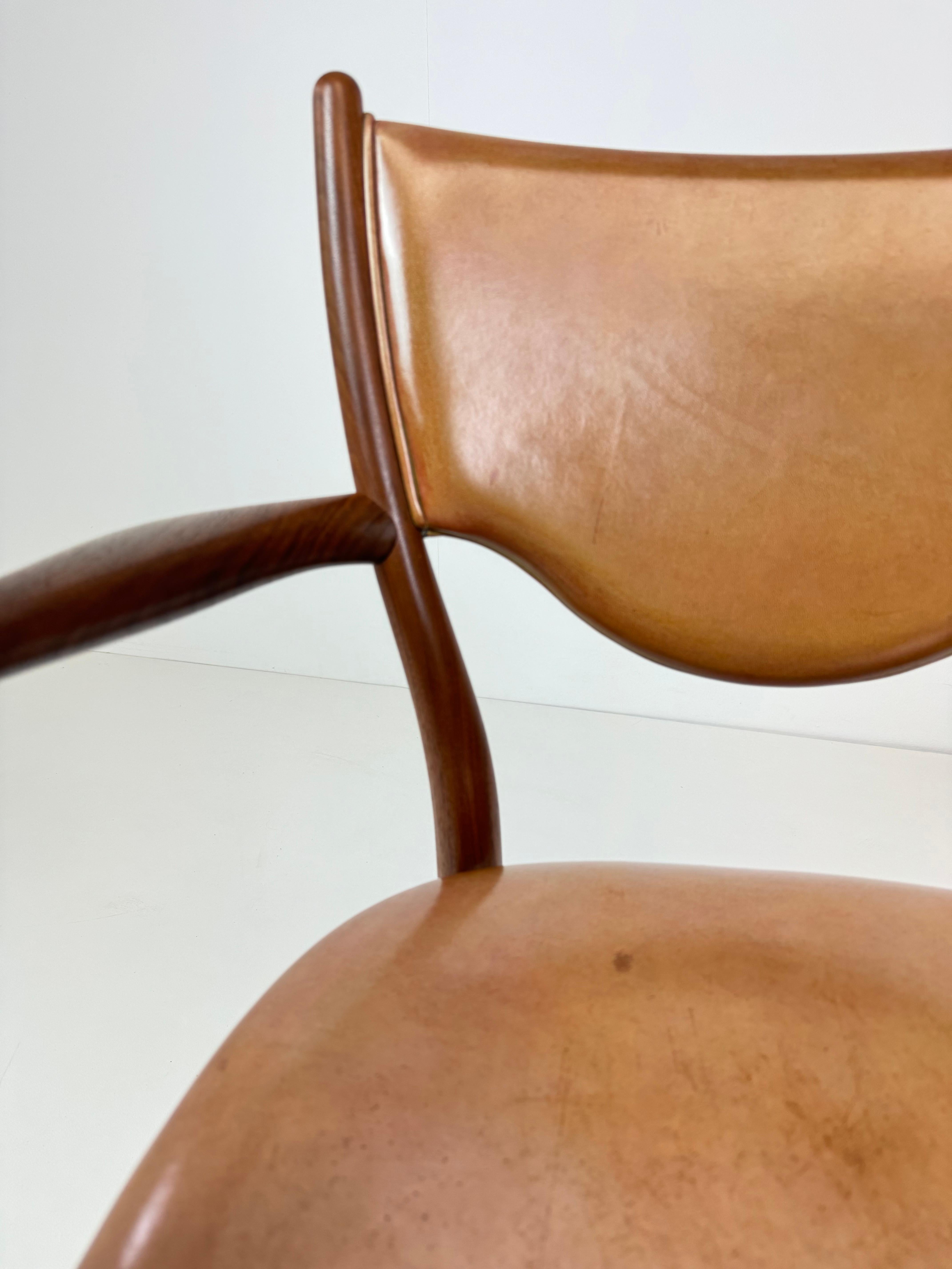 Poltrona Finn Juhls modello 46 in noce e seduta in pelle caramellata, Danimarca, C.C. 1955 in vendita 5