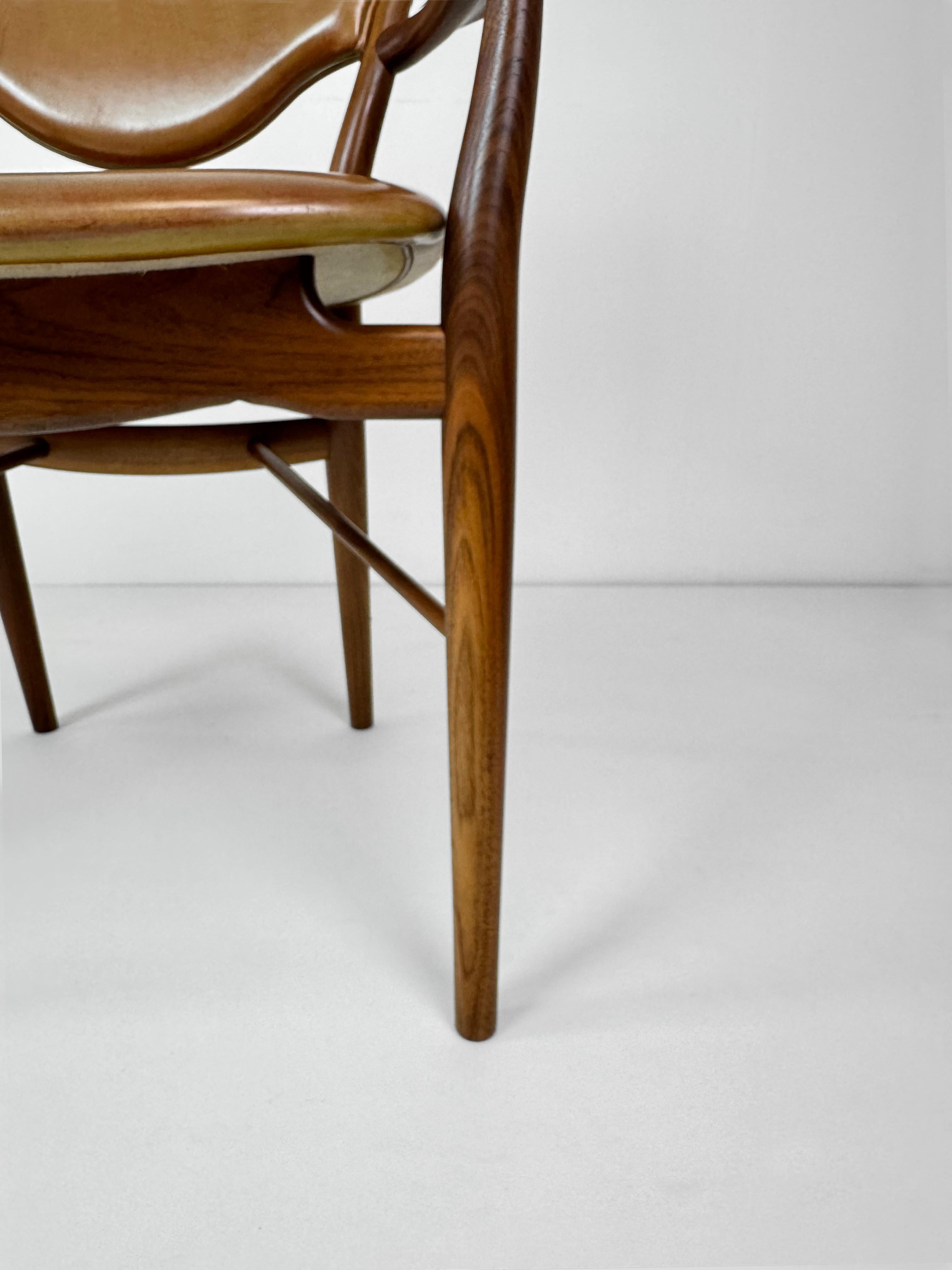 Poltrona Finn Juhls modello 46 in noce e seduta in pelle caramellata, Danimarca, C.C. 1955 in vendita 8