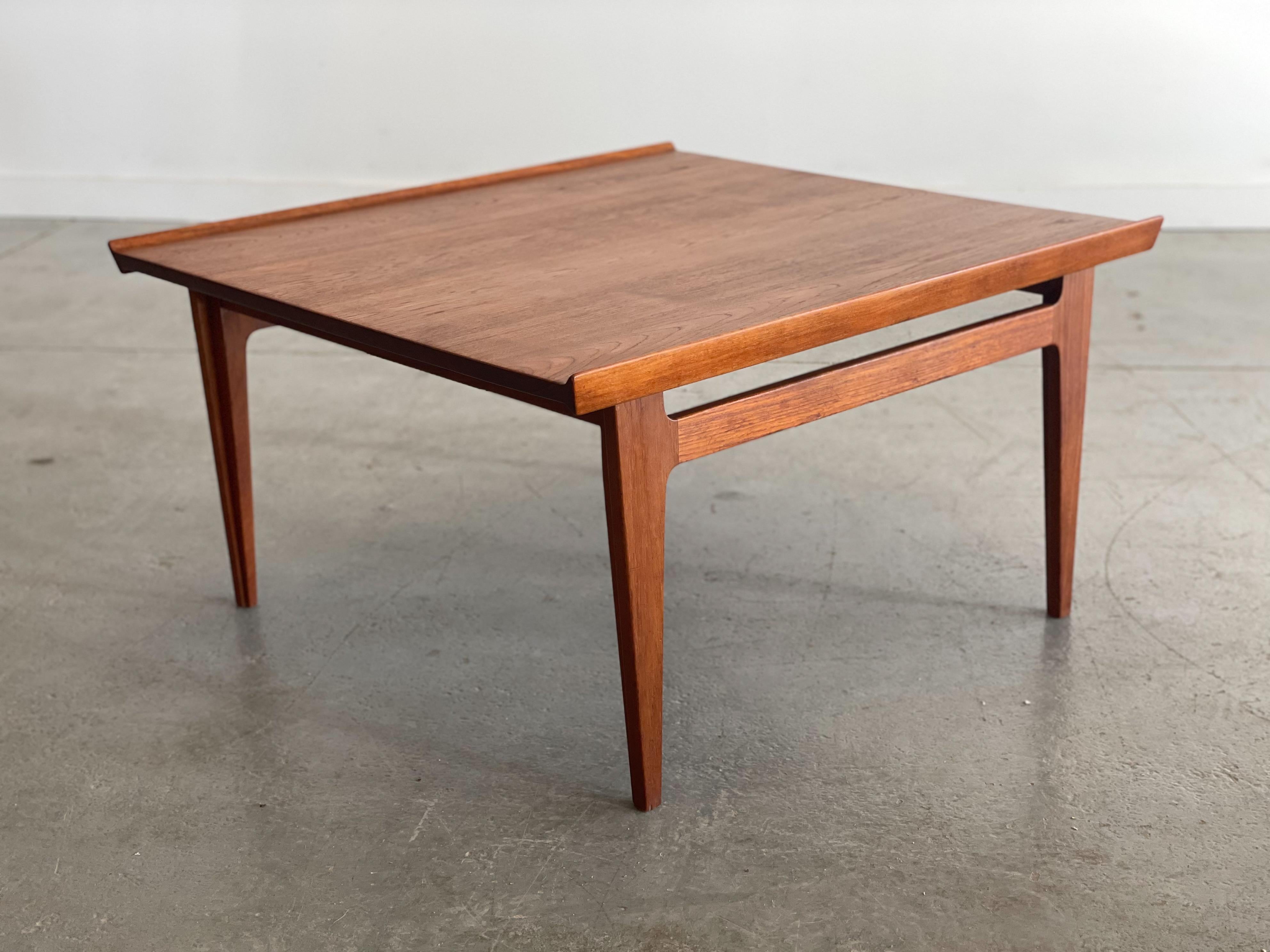 Model 500 solid teak coffee table designed by Finn Juhl for France and Son, Denmark. This stunning piece features beautifully sculpted elements characteristic of Juhl’s designs and would make an impactful statement in any living environment.