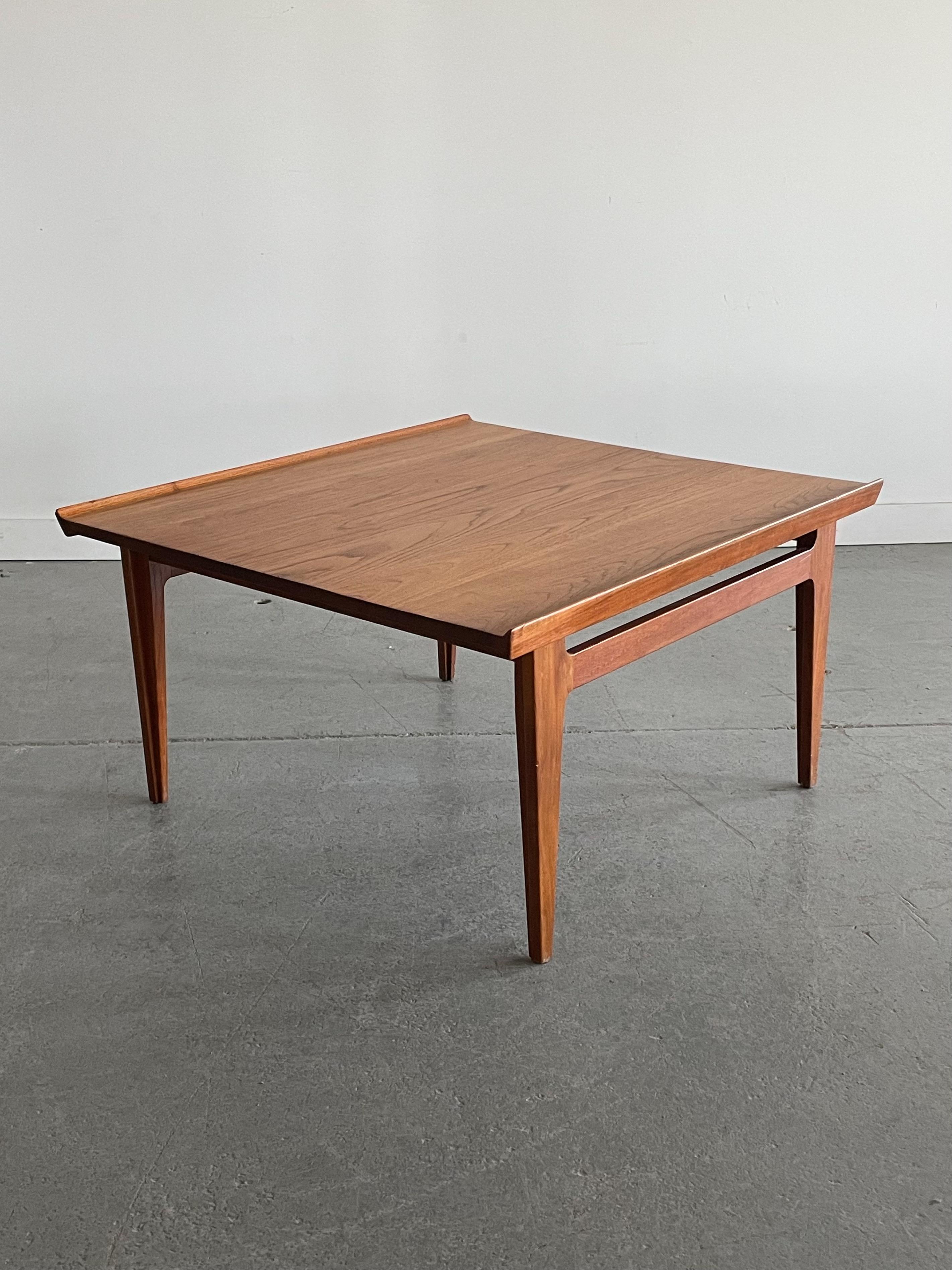 Scandinavo moderno Finn Juhls Modello 500 Caffè in Teak in vendita