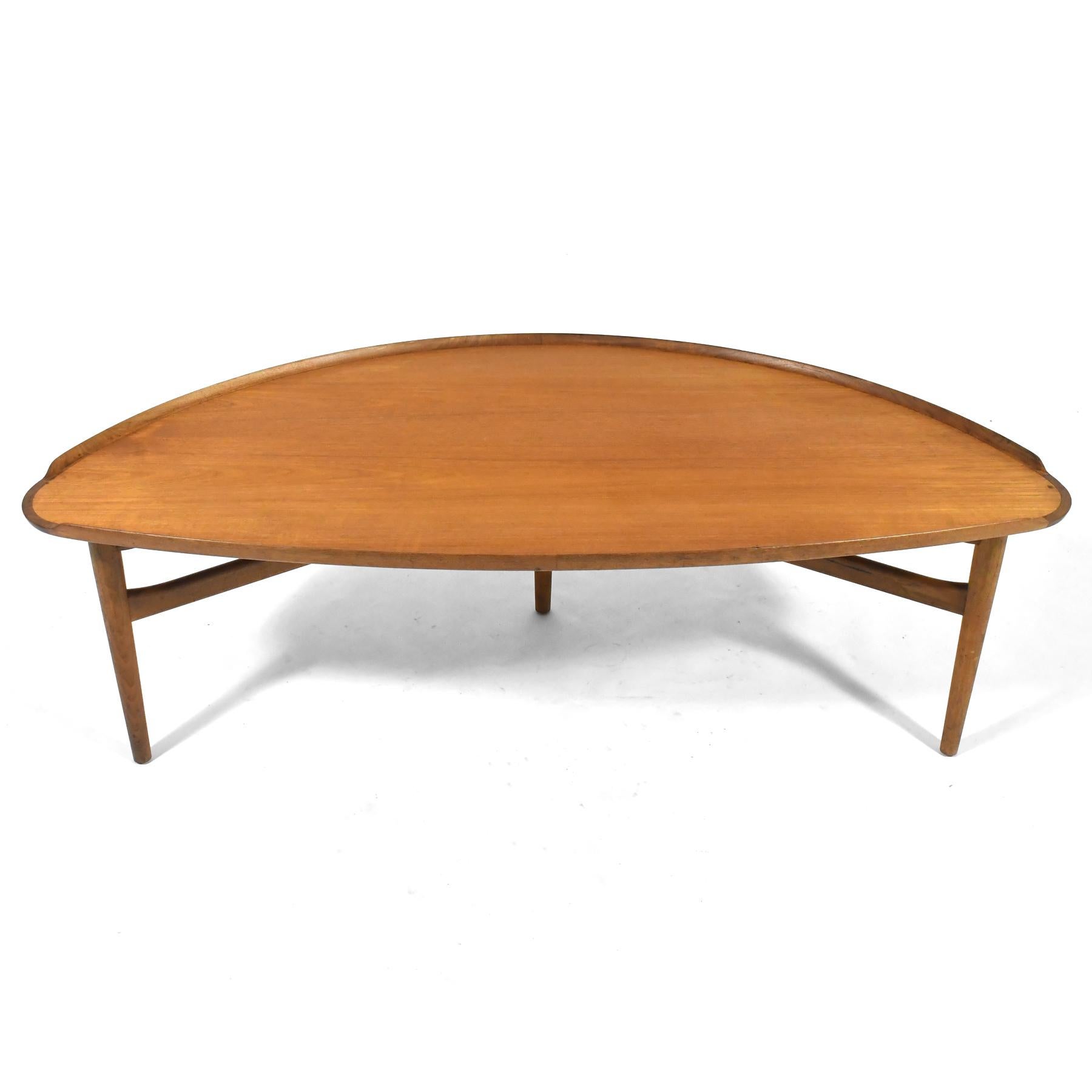 Mesa baja Finn Juhl Model 521 de Baker mediados del siglo XX en venta