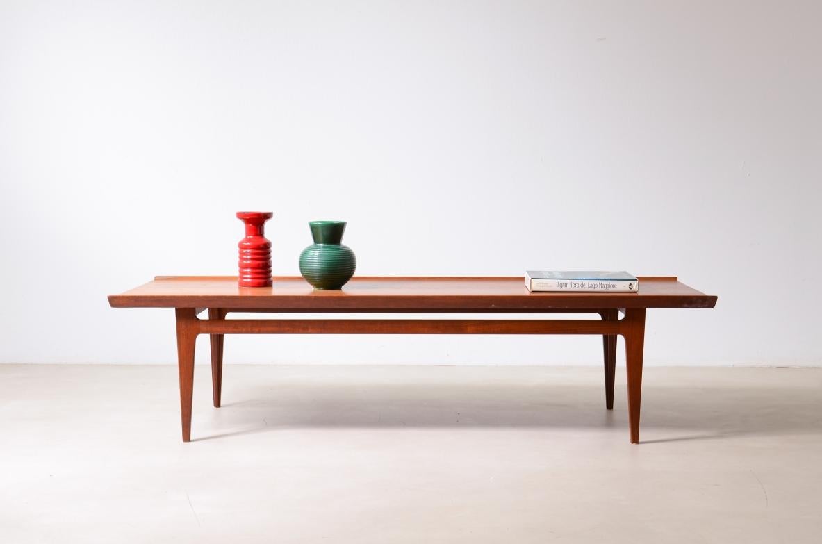 Danois Finn Juhl, model 531/45 coffee table in solid teak. en vente