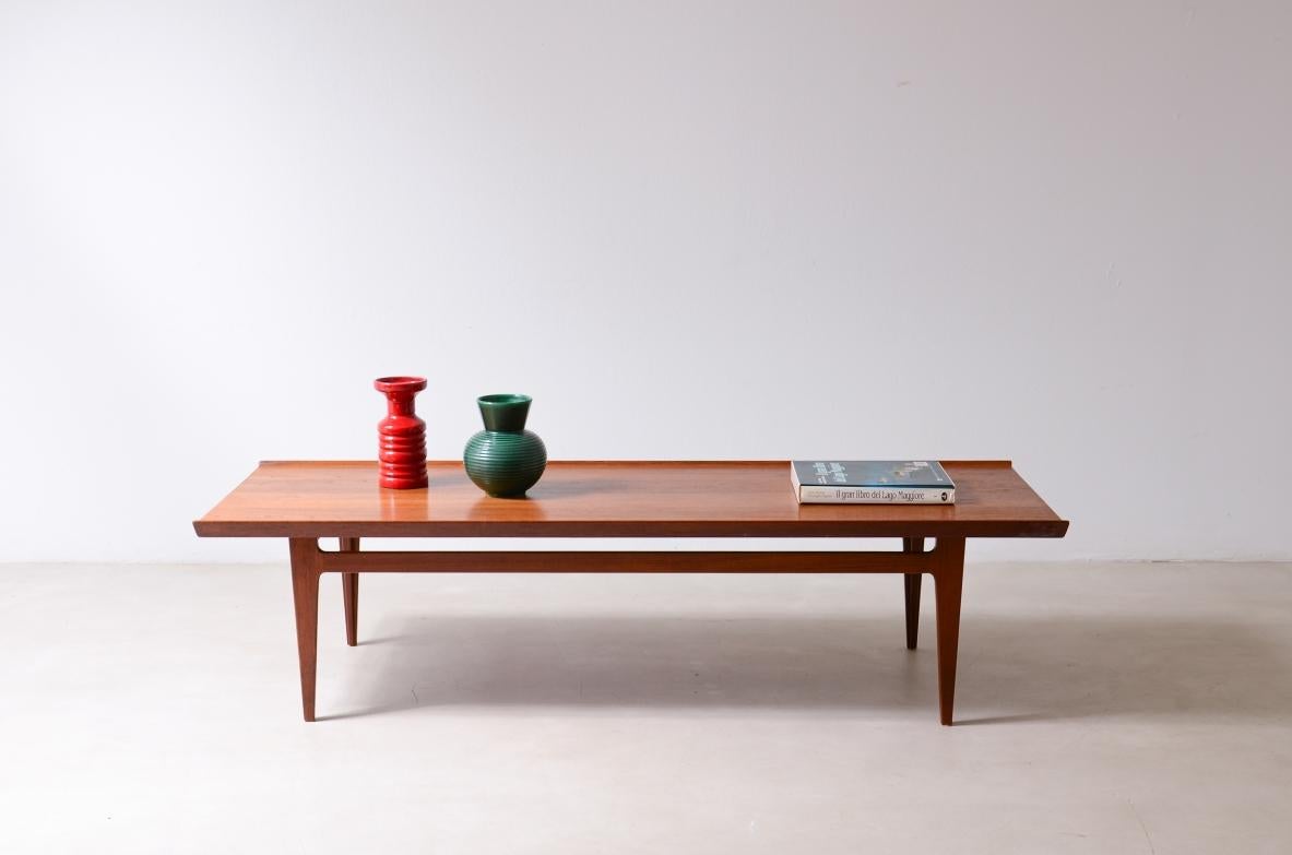 20ième siècle Finn Juhl, model 531/45 coffee table in solid teak. en vente