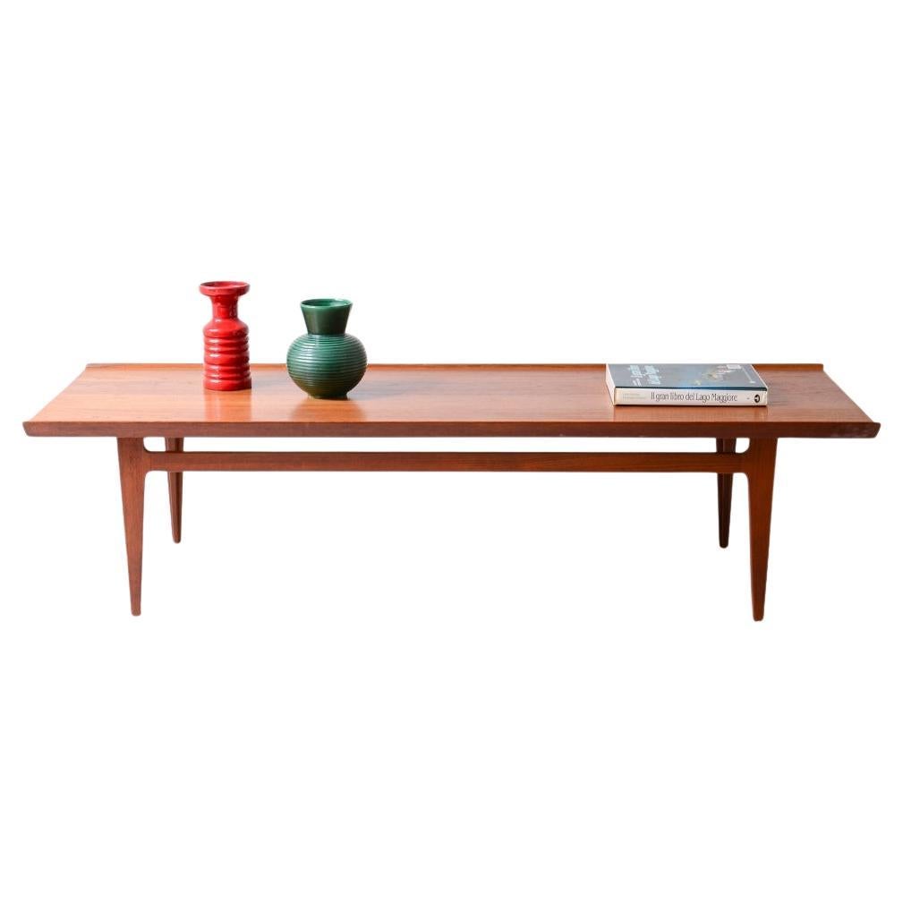 Finn Juhl, model 531/45 coffee table in solid teak. en vente