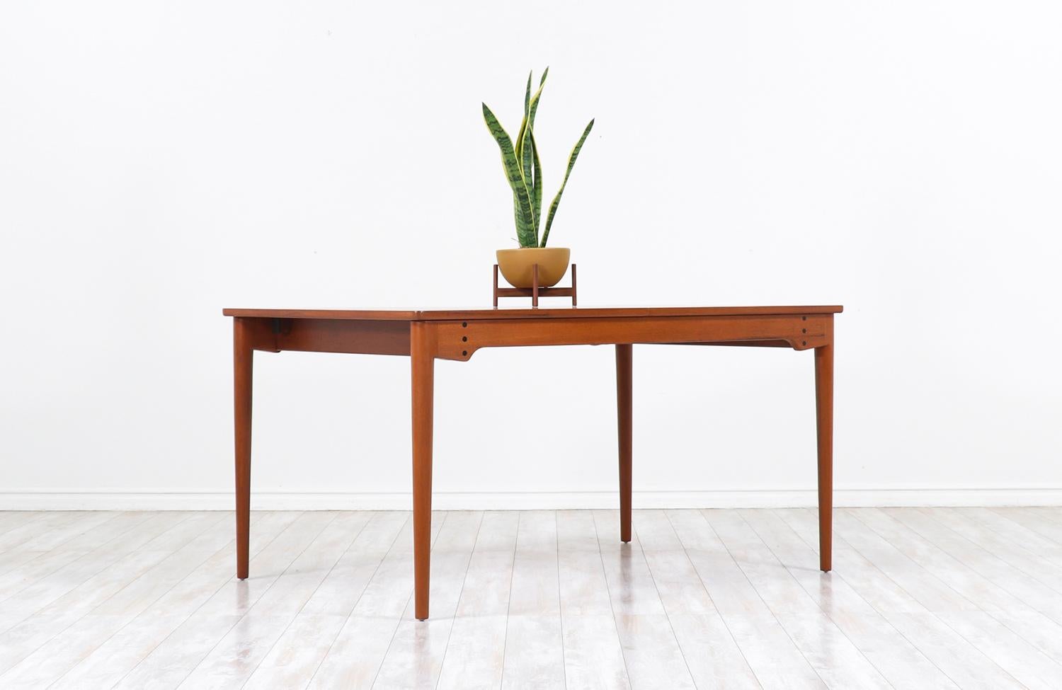 Finn Juhl Model-B065 Teak Dining Table for Bovirke In Excellent Condition In Los Angeles, CA