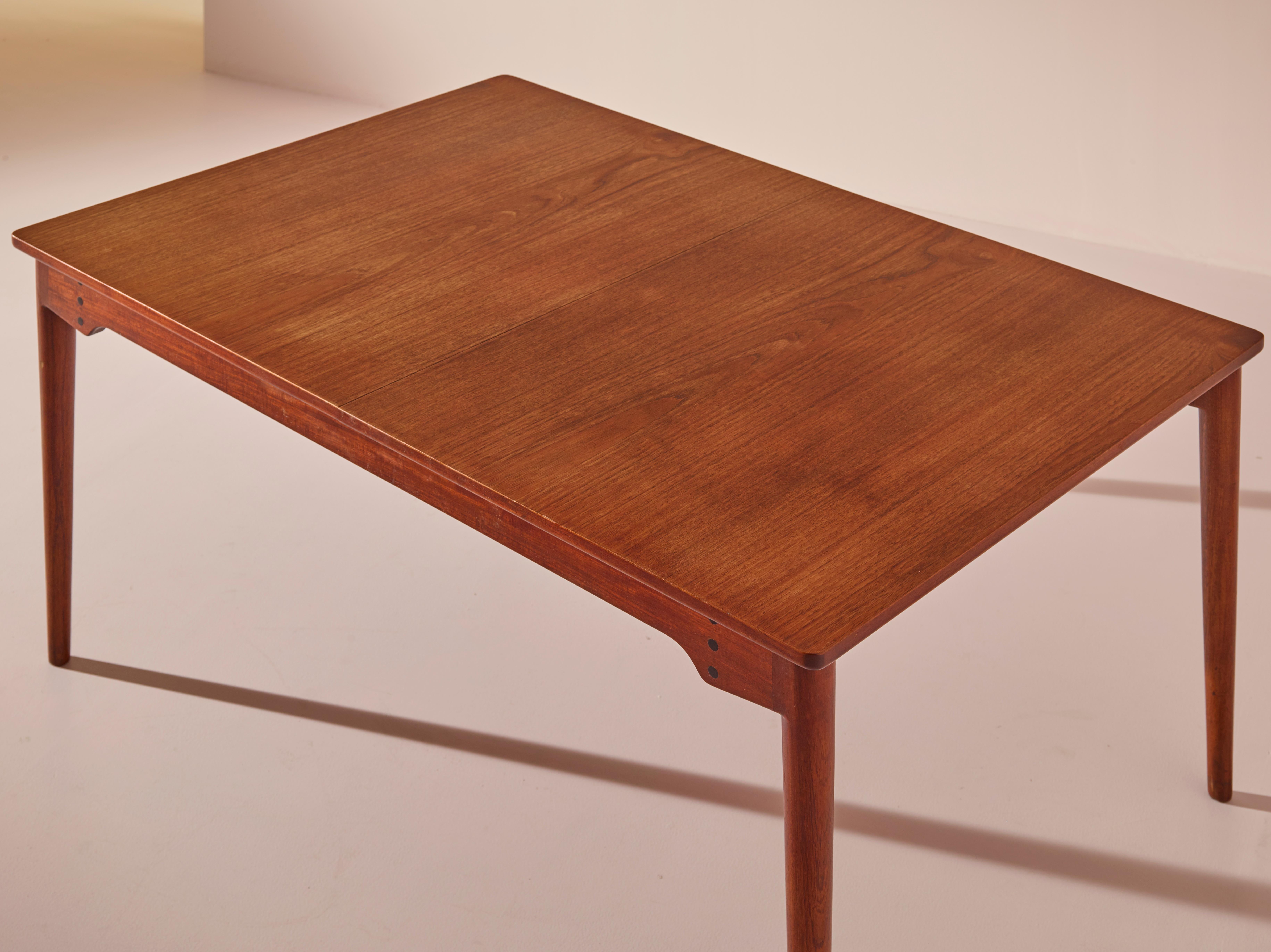 Danish Finn Juhl Model B065 teak extendable dining table for Bovirke, Denmark, 1950s For Sale
