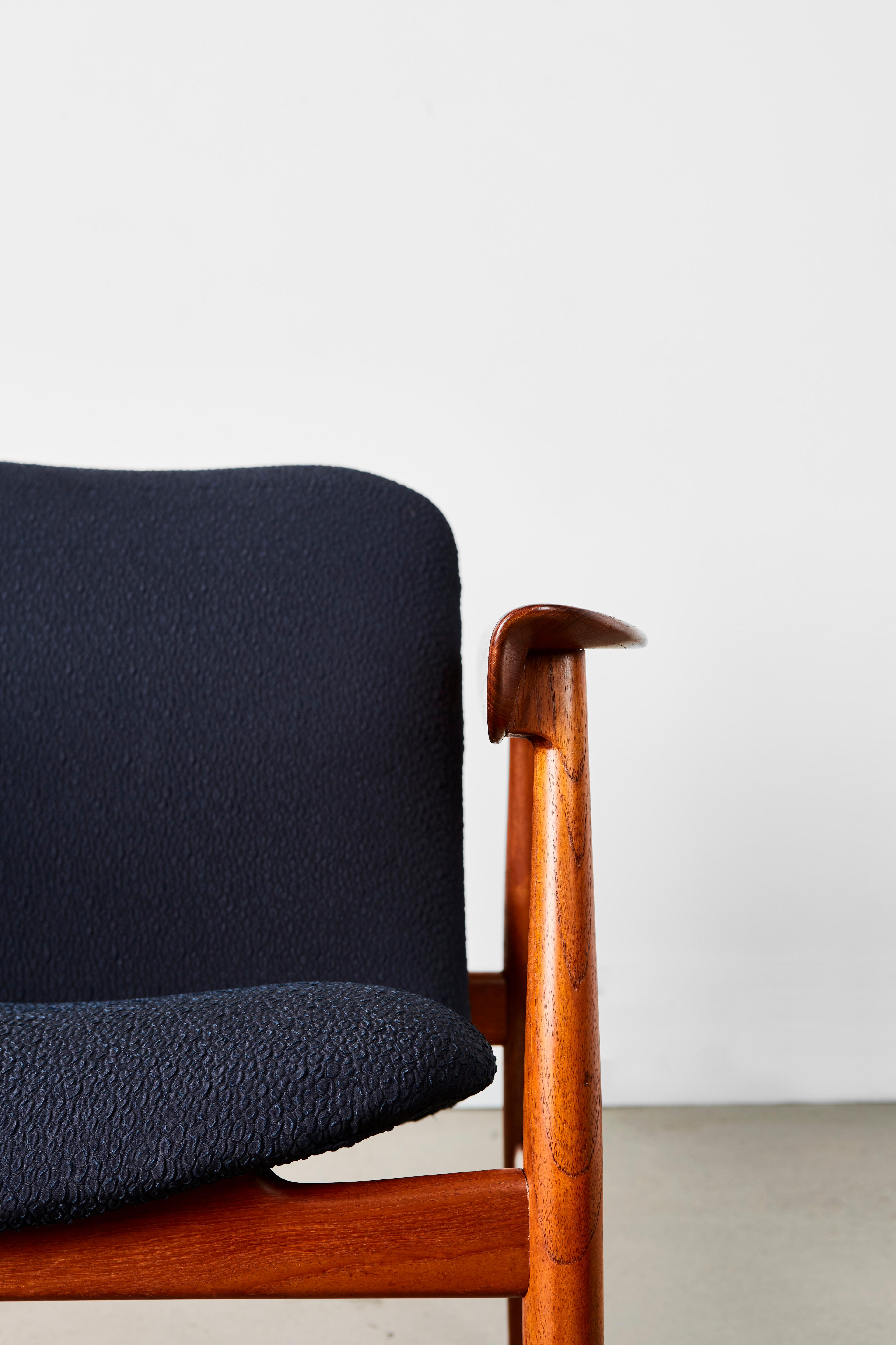 Finn Juhl Model BO-118 Teak Lounge Chair for Bovirke For Sale 3