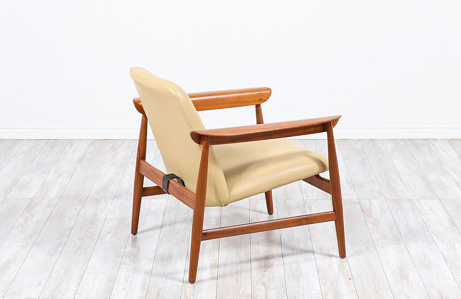 Mid-Century Modern Expertly Restored - Finn Juhl Model BO-118 Teak Lounge Chair for Bovirke For Sale