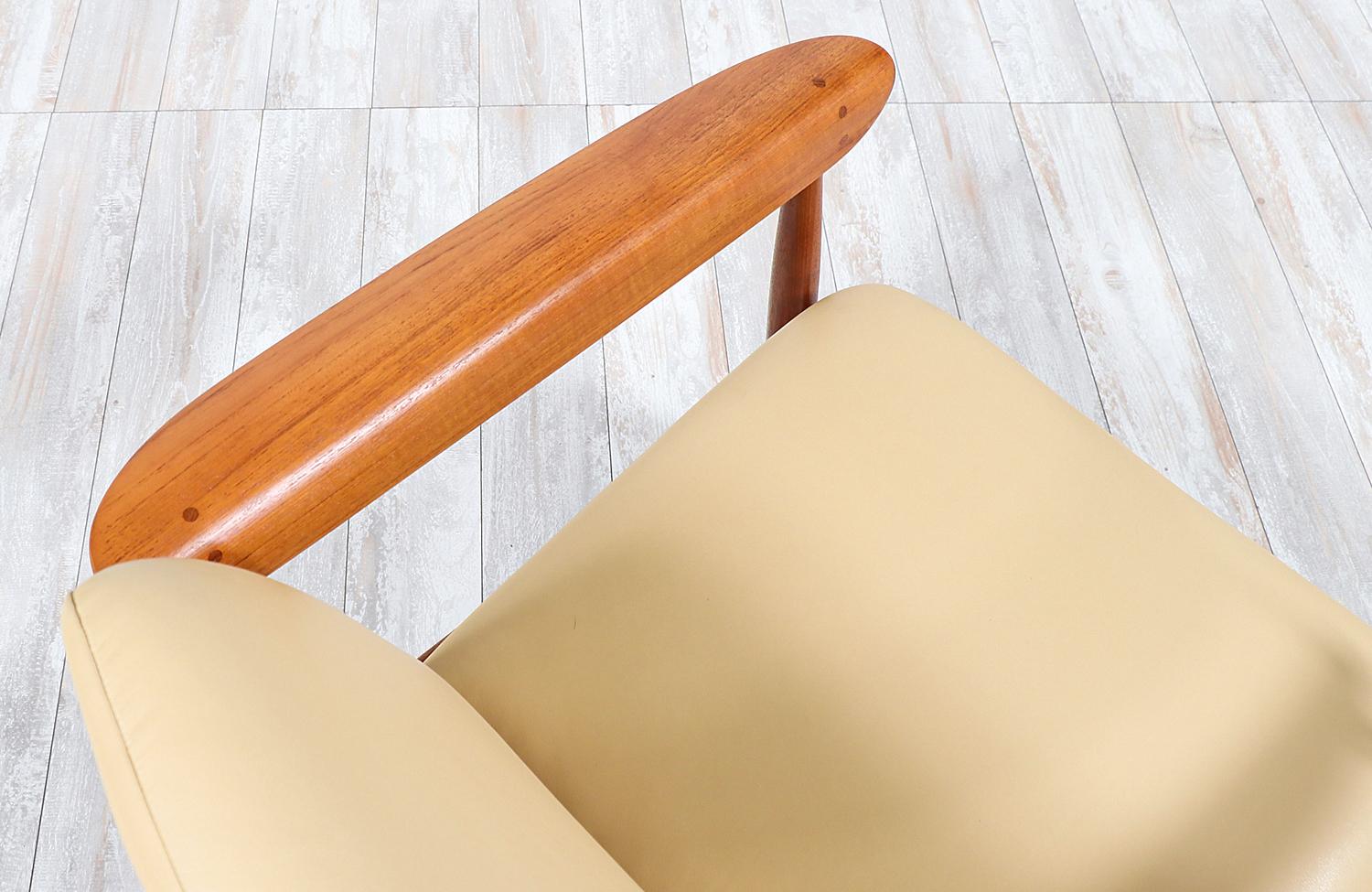 Danish Expertly Restored - Finn Juhl Model BO-118 Teak Lounge Chair for Bovirke