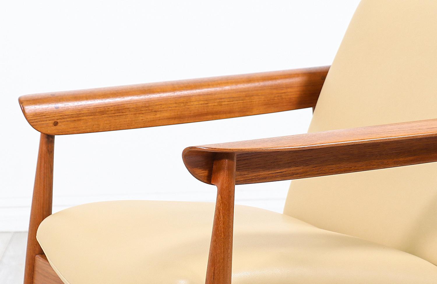 Expertly Restored - Finn Juhl Model BO-118 Teak Lounge Chair for Bovirke In Excellent Condition For Sale In Los Angeles, CA
