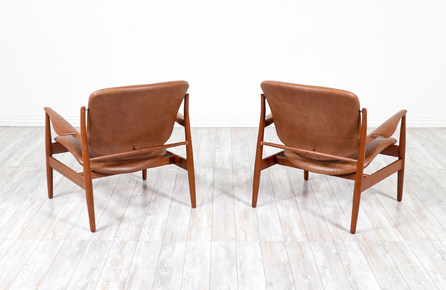 Finn Juhl Model FD-136 Teak & Leather Lounge Chairs for France & Daverkosen In Excellent Condition In Los Angeles, CA