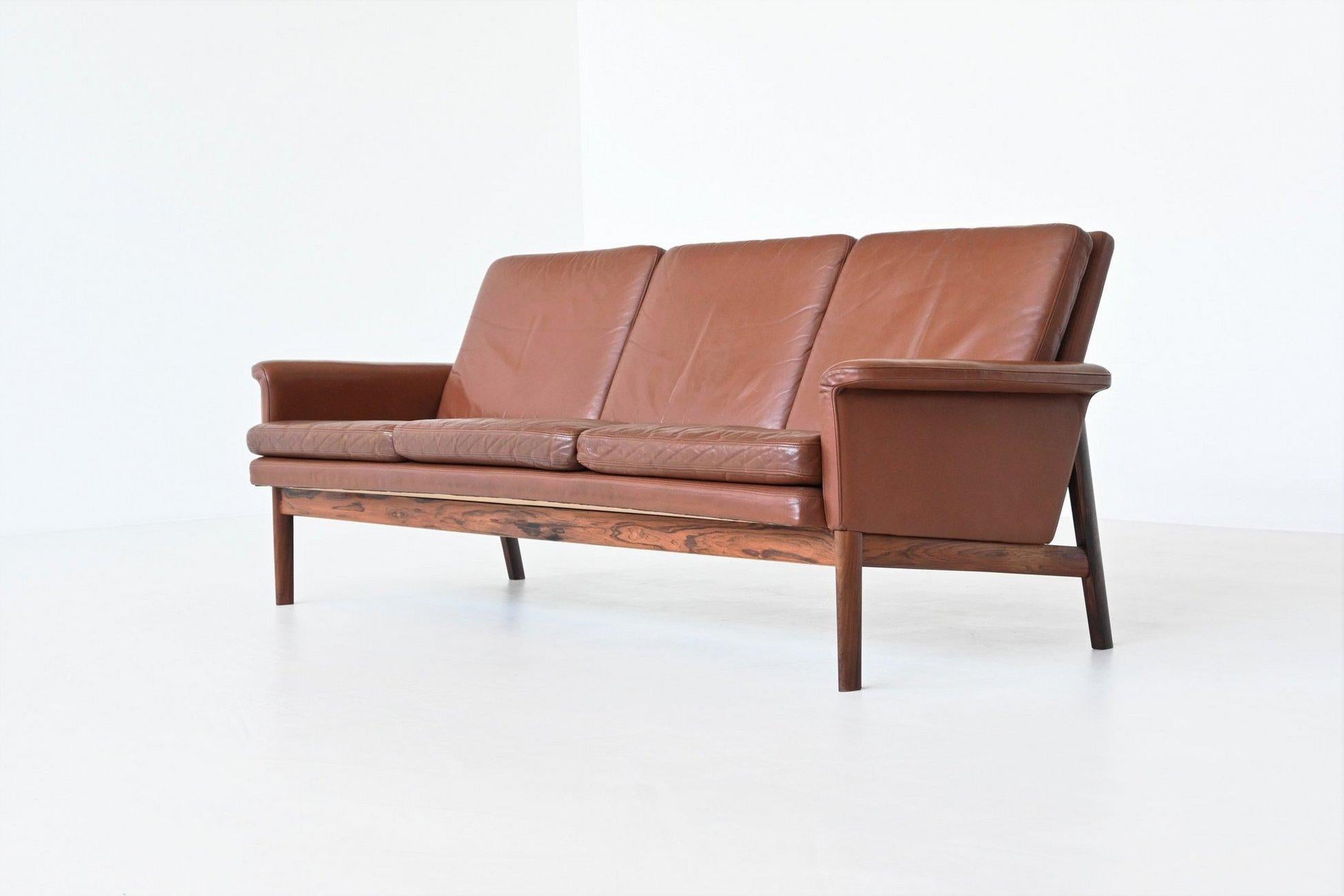 Beautiful shaped 3-seat Jupiter sofa model 218 designed by Finn Juhl for France & Son, Denmark 1965. The sofa is executed in chocolate brown leather supported by a solid rosewood frame. It has very lines and subtle details such as the ever so
