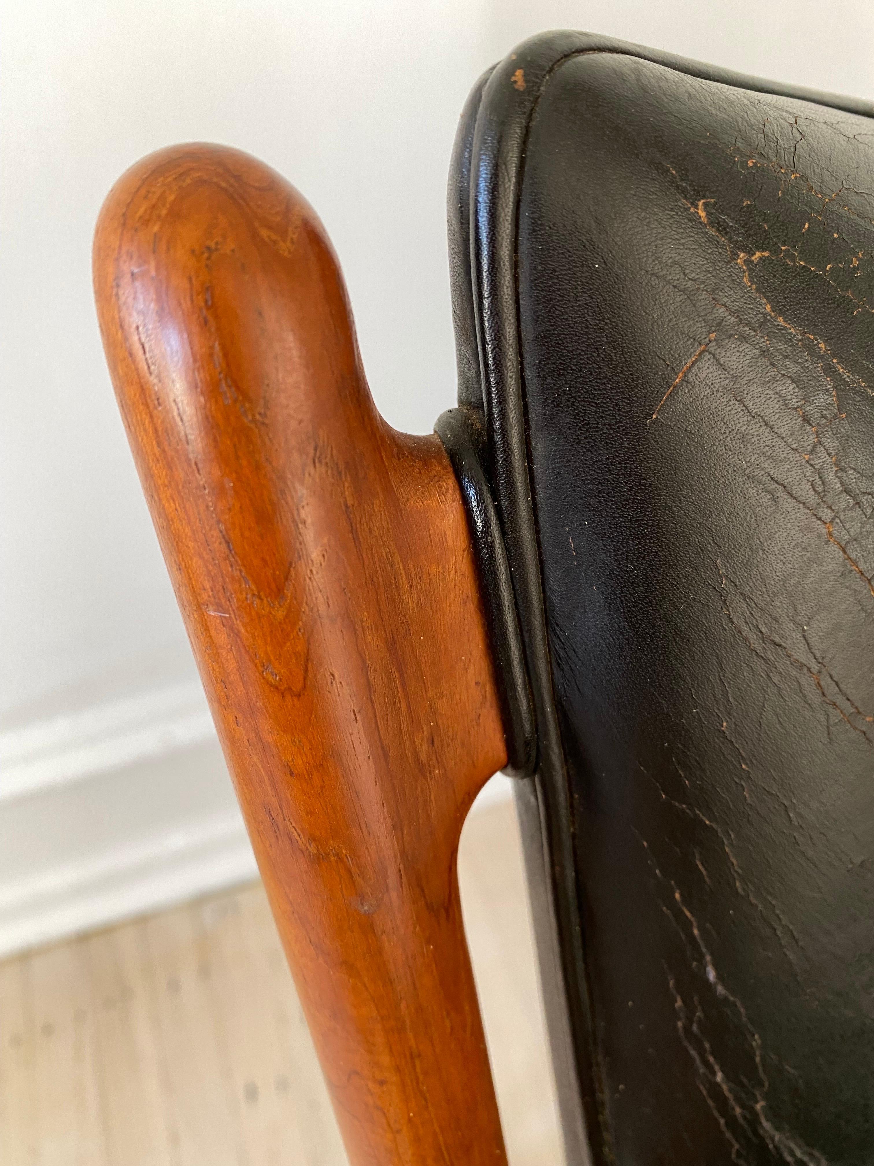 Finn Juhl NV-45 Teak Armchair for Niels Vodder In Good Condition In Philadelphia, PA
