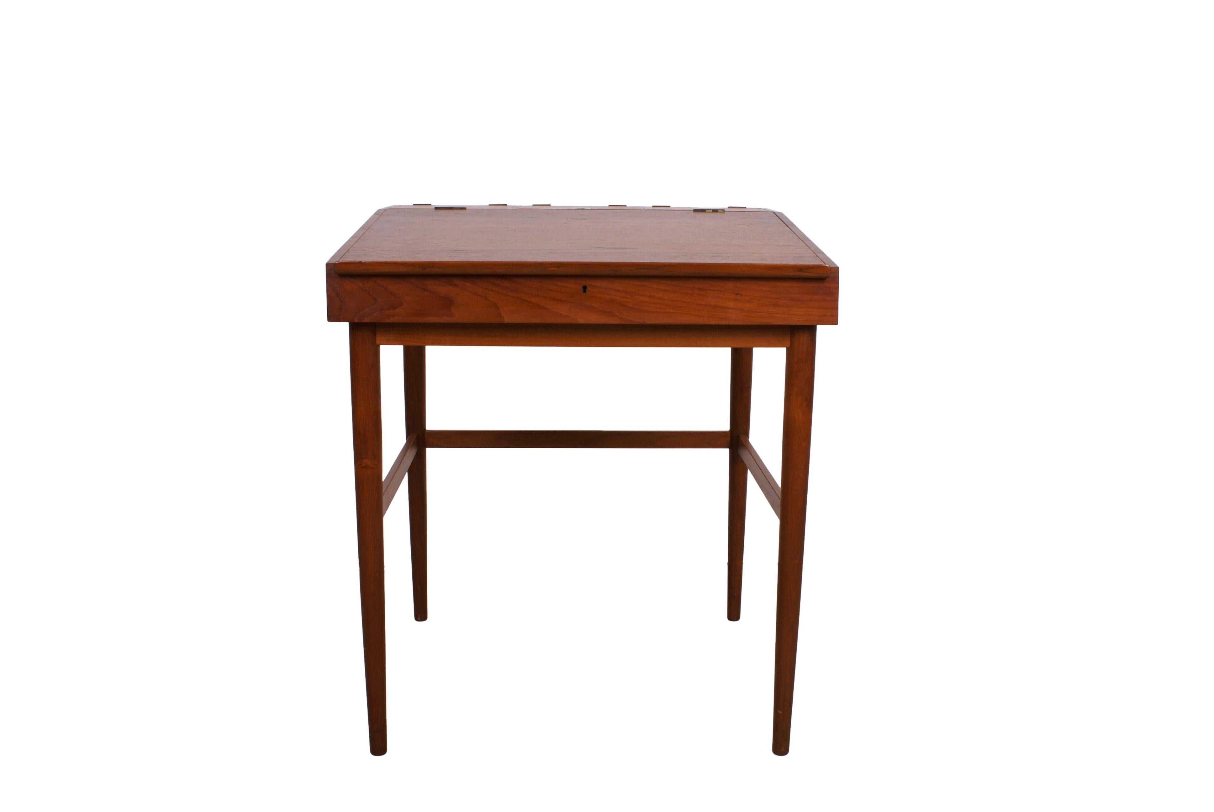 Danish Finn Juhl NV-40 Desk for Niels Vodder in Teak, 1940 For Sale