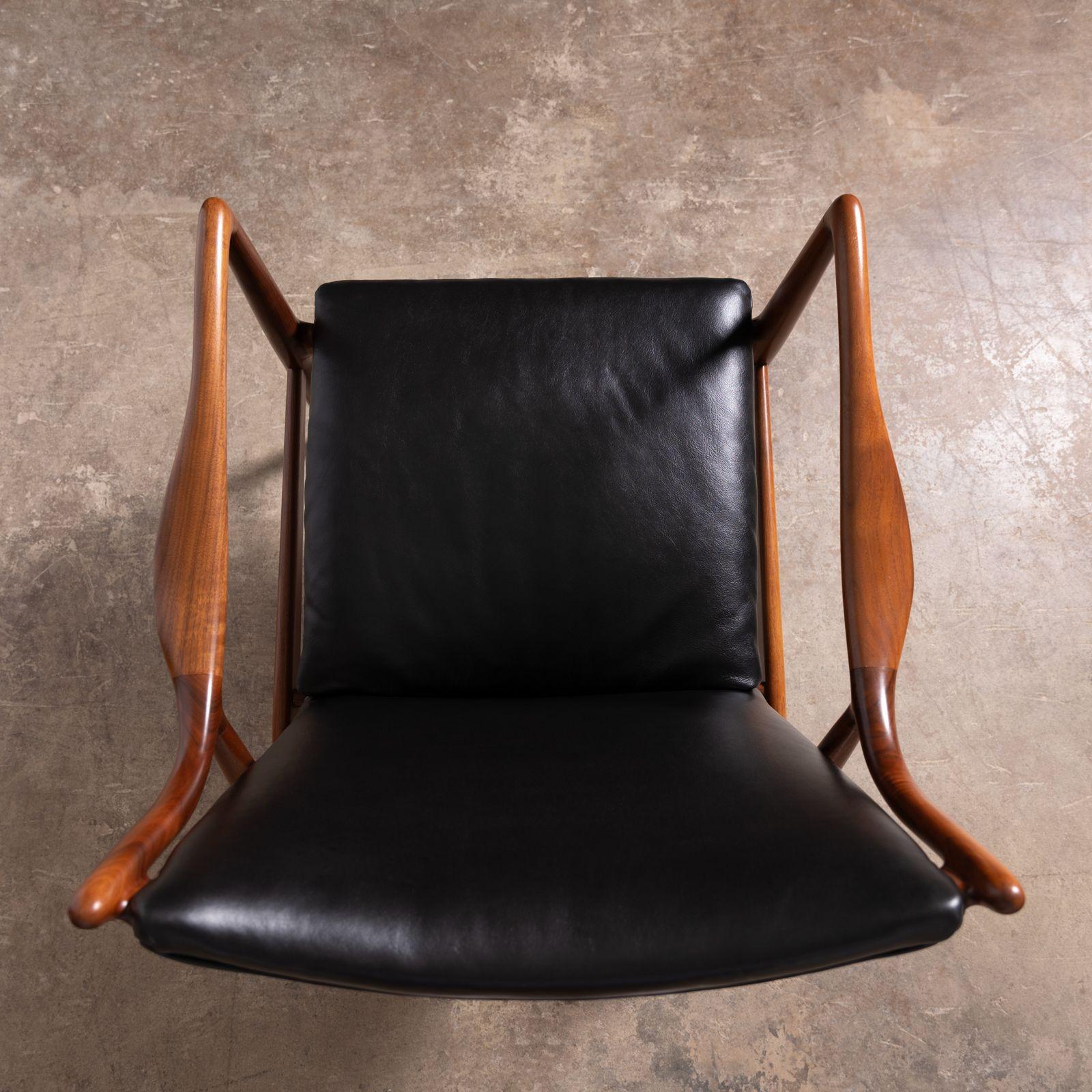Finn Juhl NV-45 Scandinavian Lounge Chairs in Walnut and Black Leather 1950s For Sale 7