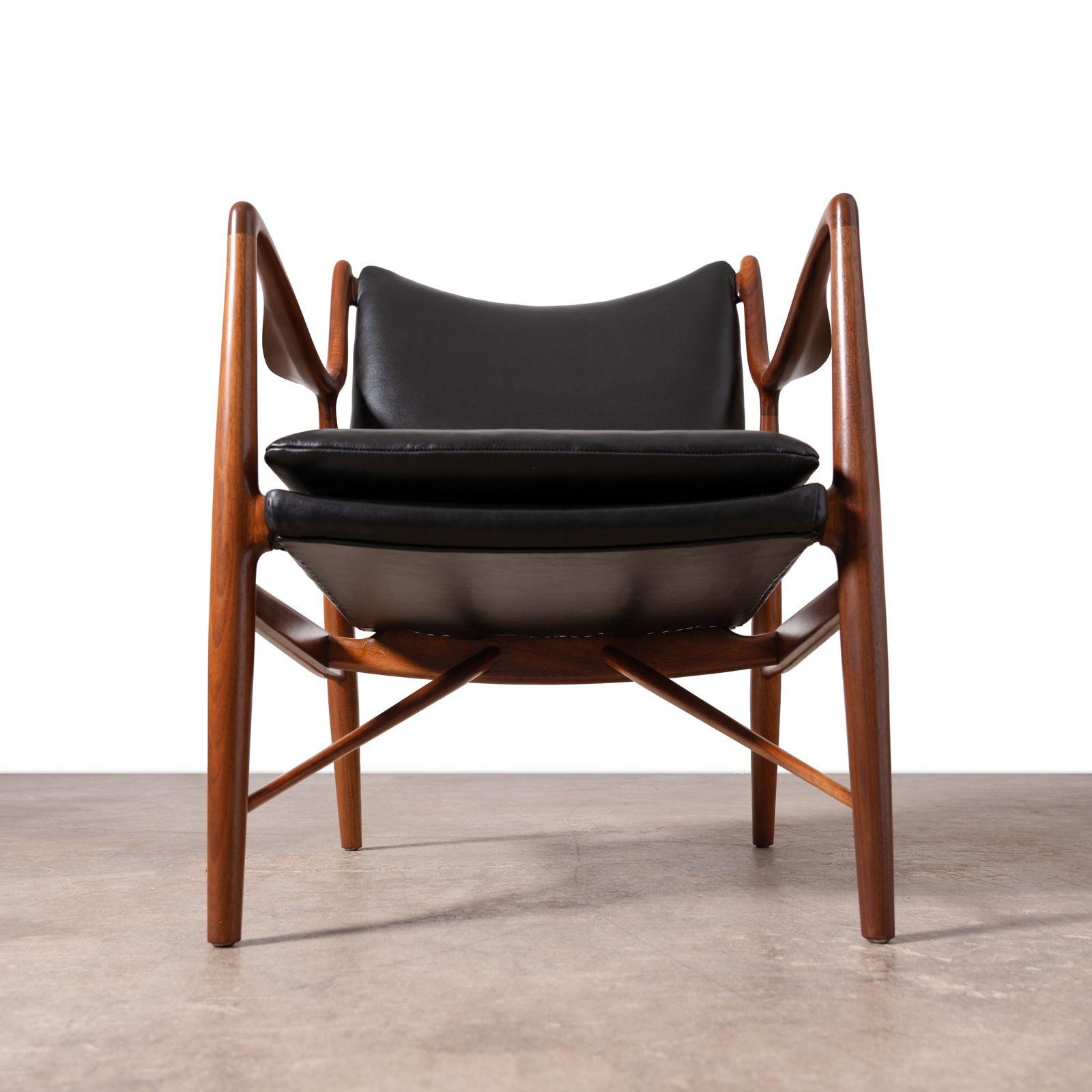 Finn Juhl NV-45 Scandinavian Lounge Chairs in Walnut and Black Leather 1950s For Sale 9