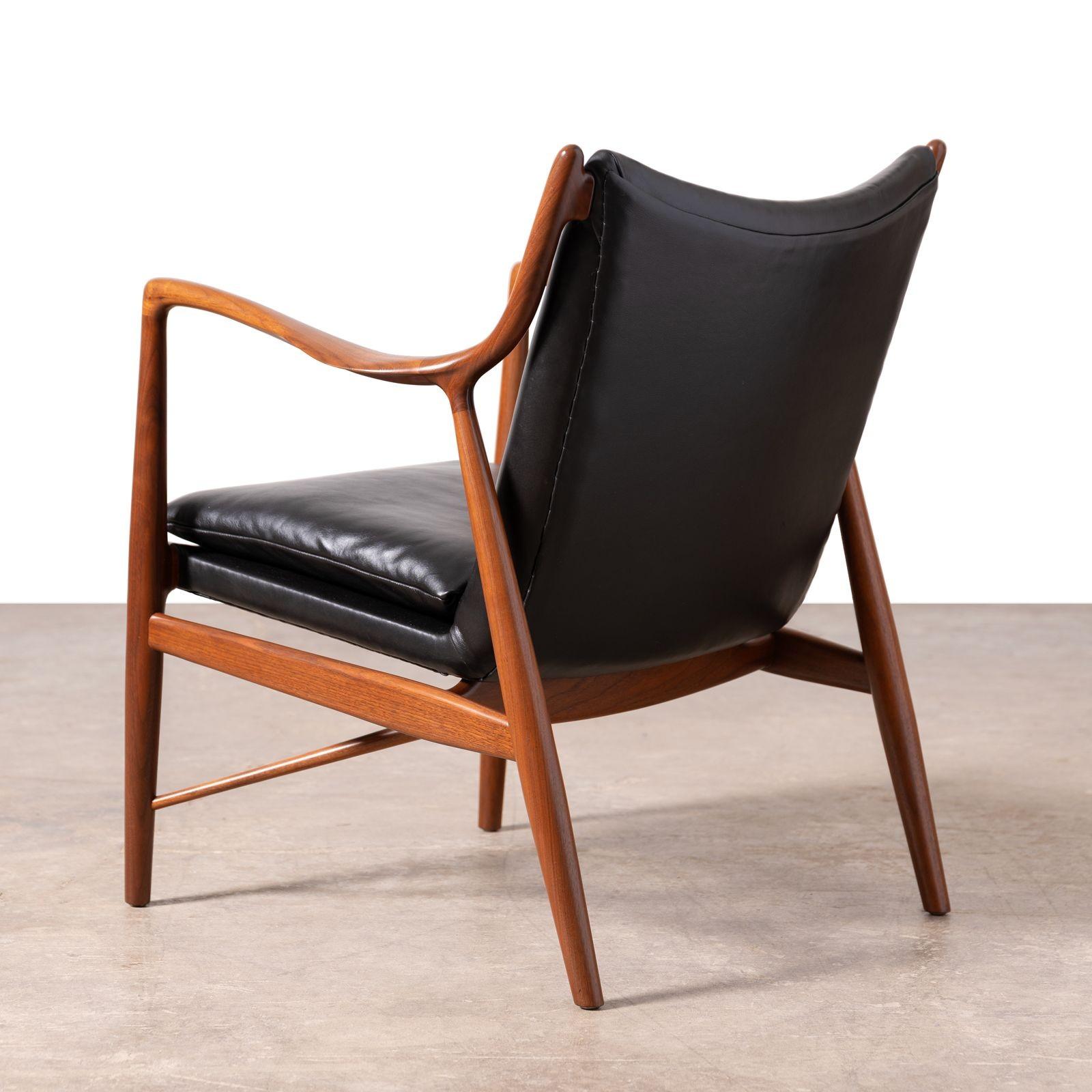 Mid-20th Century Finn Juhl NV-45 Scandinavian Lounge Chairs in Walnut and Black Leather 1950s For Sale