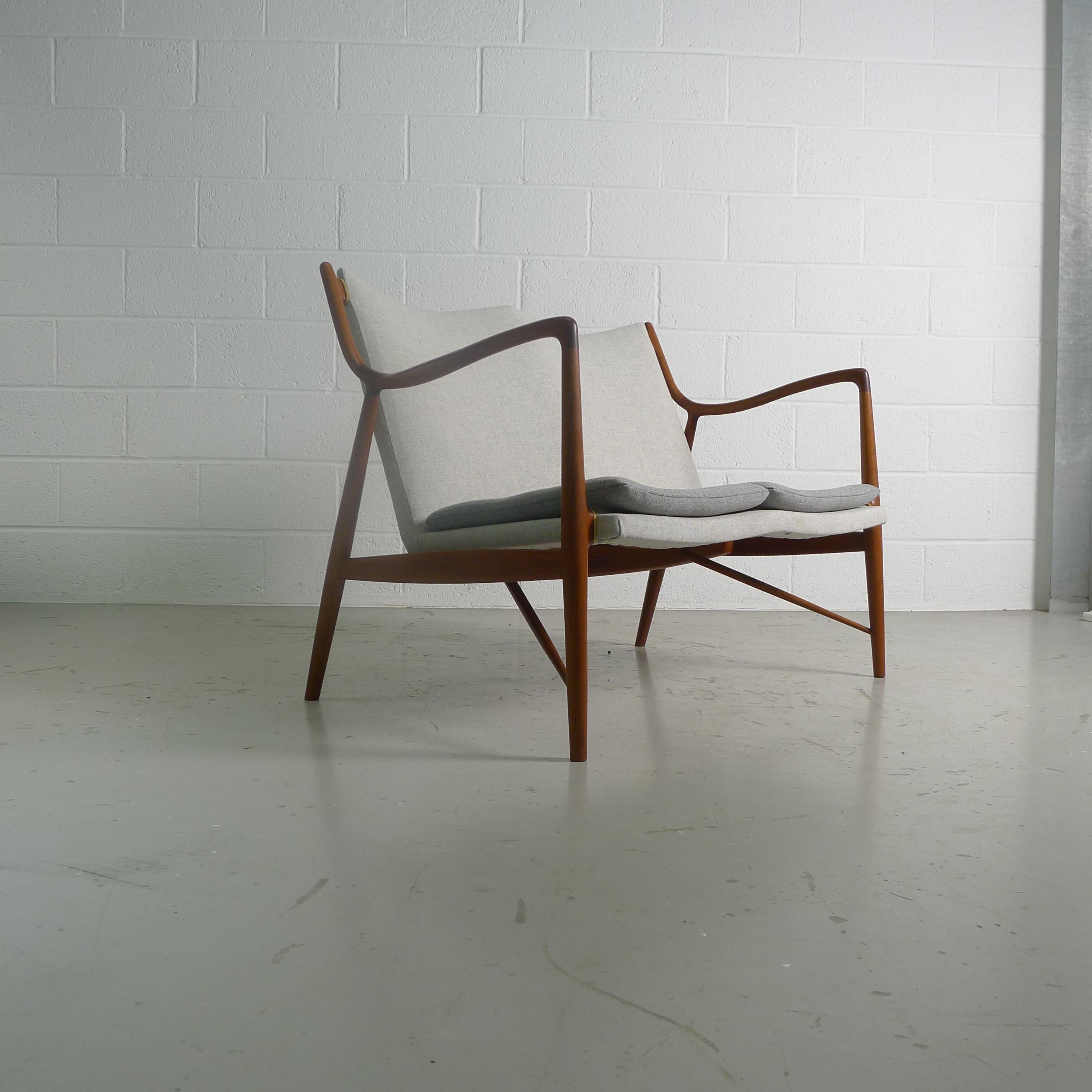 Finn Juhl for Niels Vodder, 1950s, a model NV-45 sofa in teak. Professionally reupholstered in Kvadrat Tonica 2 grey with contrasting seat cushions.
Perfect vintage condition; Stamped to the underside.
