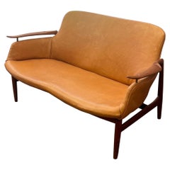 Tapis de canapé en cuir danois moderne du milieu du siècle Niels Vodder NV 53 de Finn Juhl