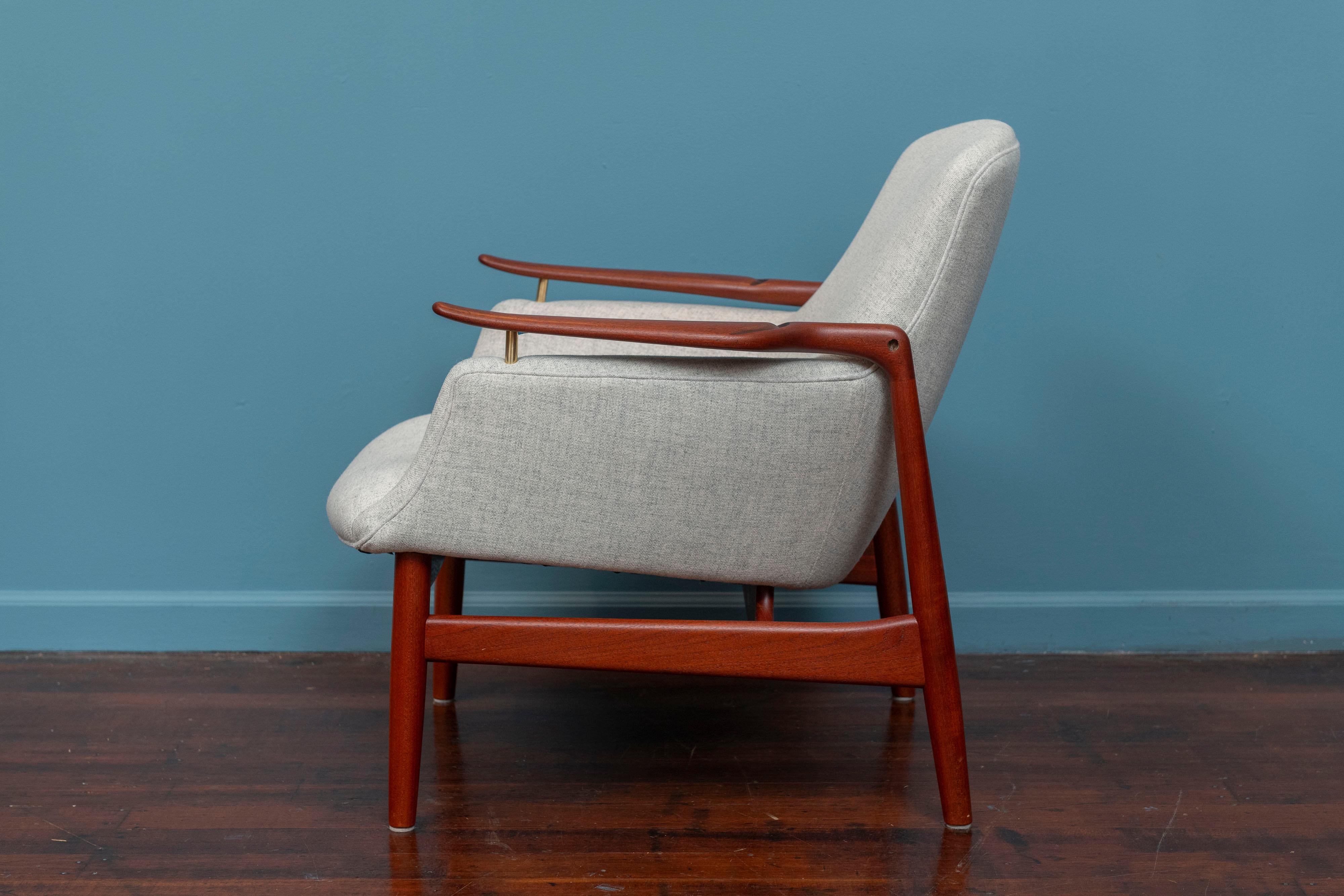 Finn Juhl NV-53 Lounge Chair In Good Condition For Sale In San Francisco, CA