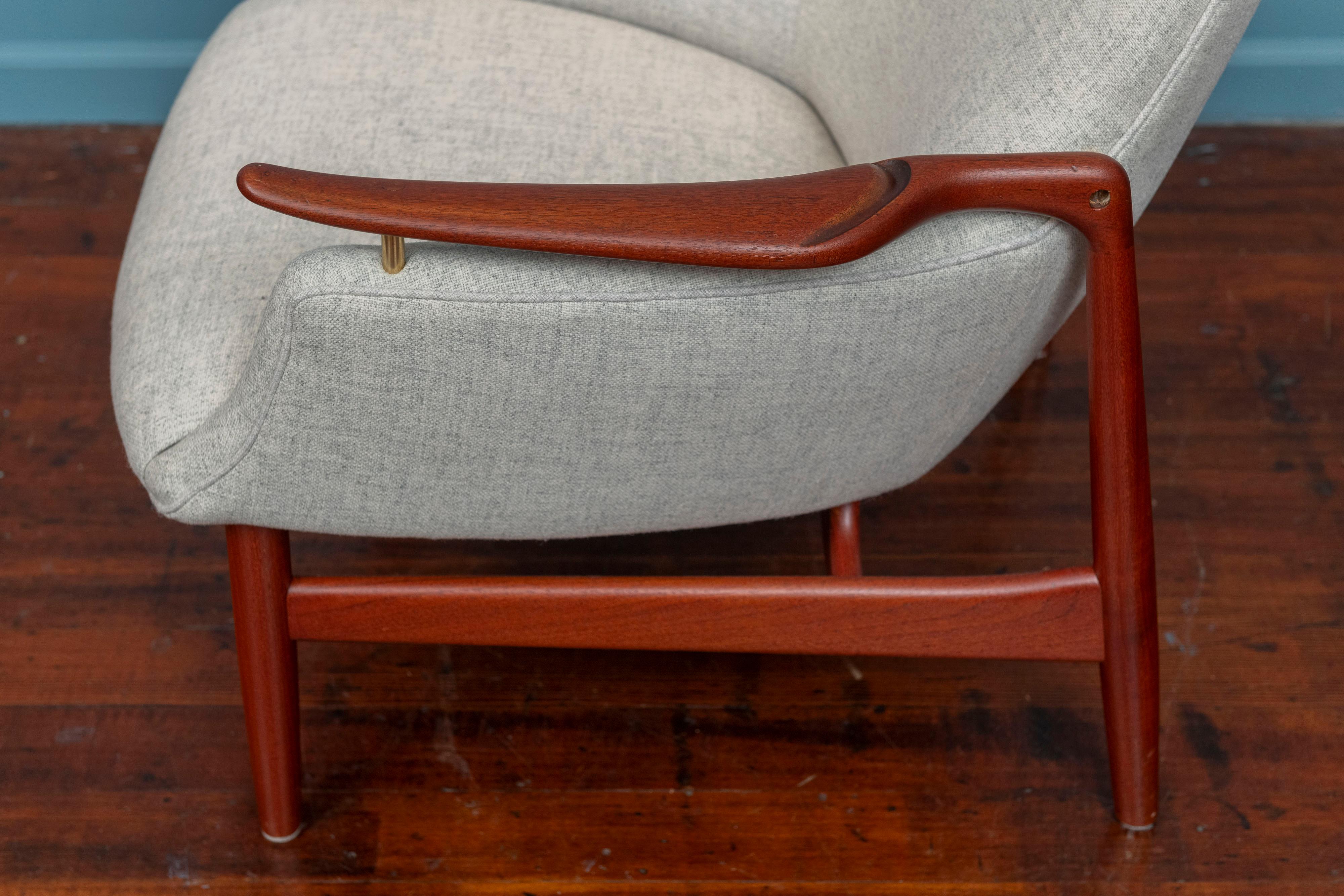 Mid-20th Century Finn Juhl NV-53 Lounge Chair For Sale